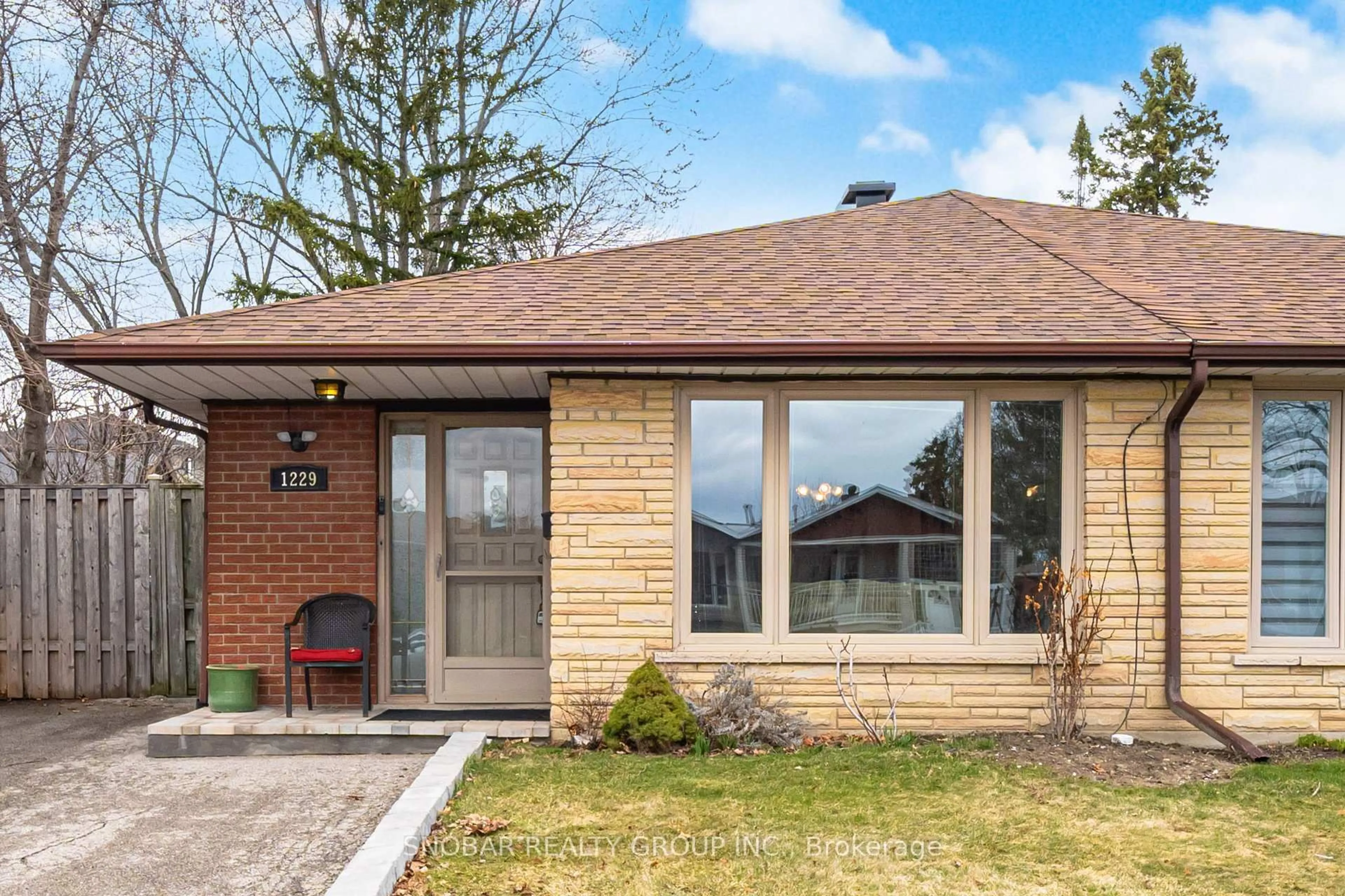 Home with brick exterior material, street for 1229 Shadeland Dr, Mississauga Ontario L5C 1P2