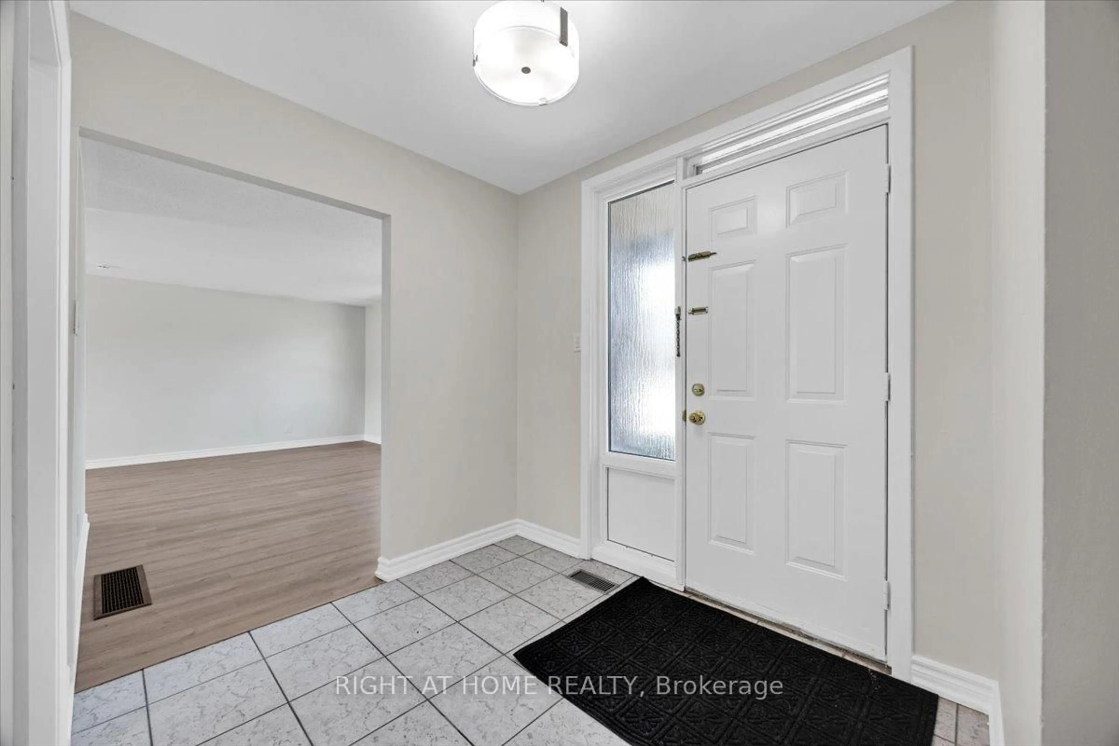 Indoor entryway for 27 Villata Gdns, Toronto Ontario M3J 1J7