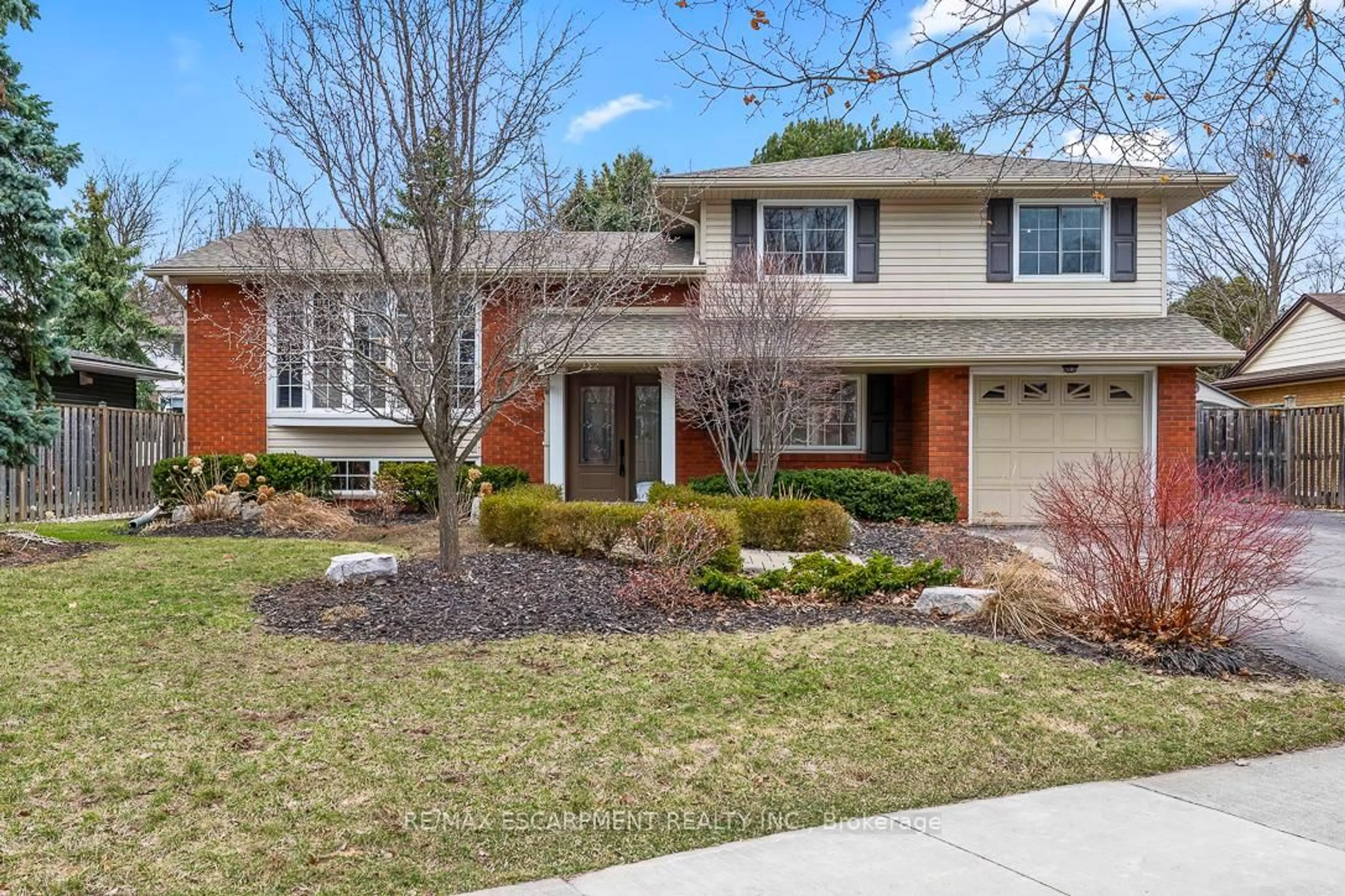 Home with brick exterior material, street for 4507 Cosburn Cres, Burlington Ontario L7L 1S6