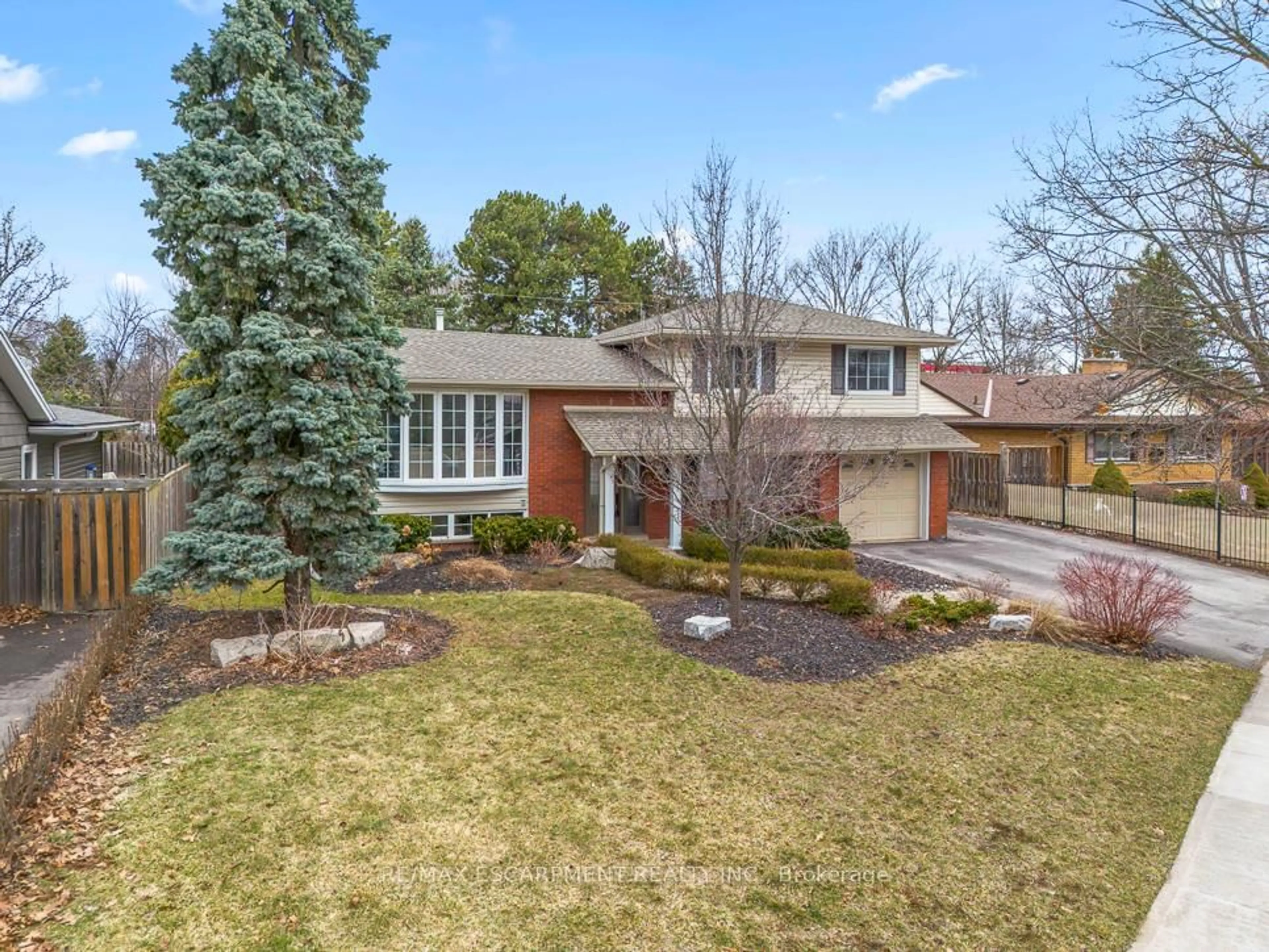 Home with brick exterior material, street for 4507 Cosburn Cres, Burlington Ontario L7L 1S6