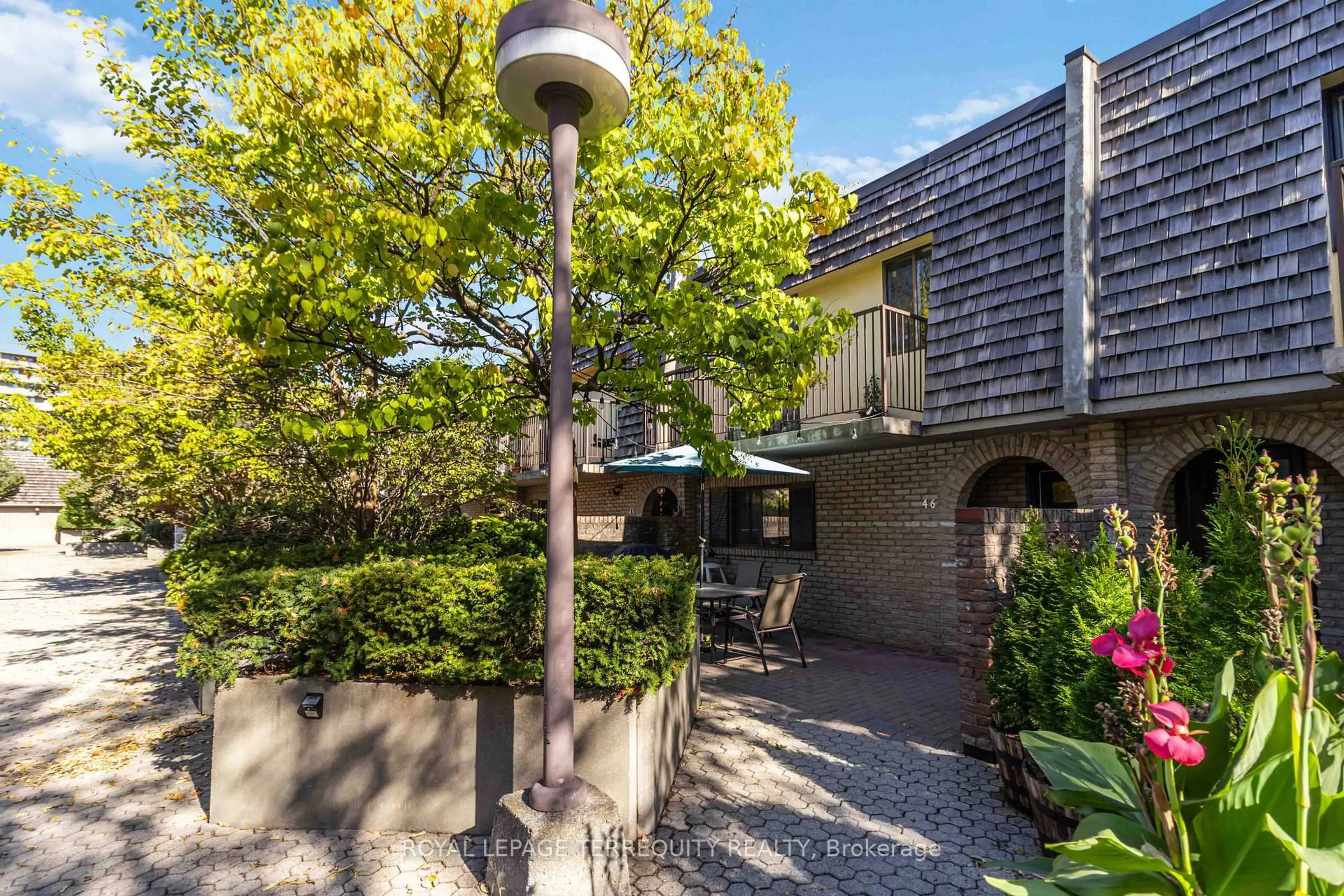 Patio, street for 1250 Mississauga Valley Blvd #46, Mississauga Ontario L5A 3R6