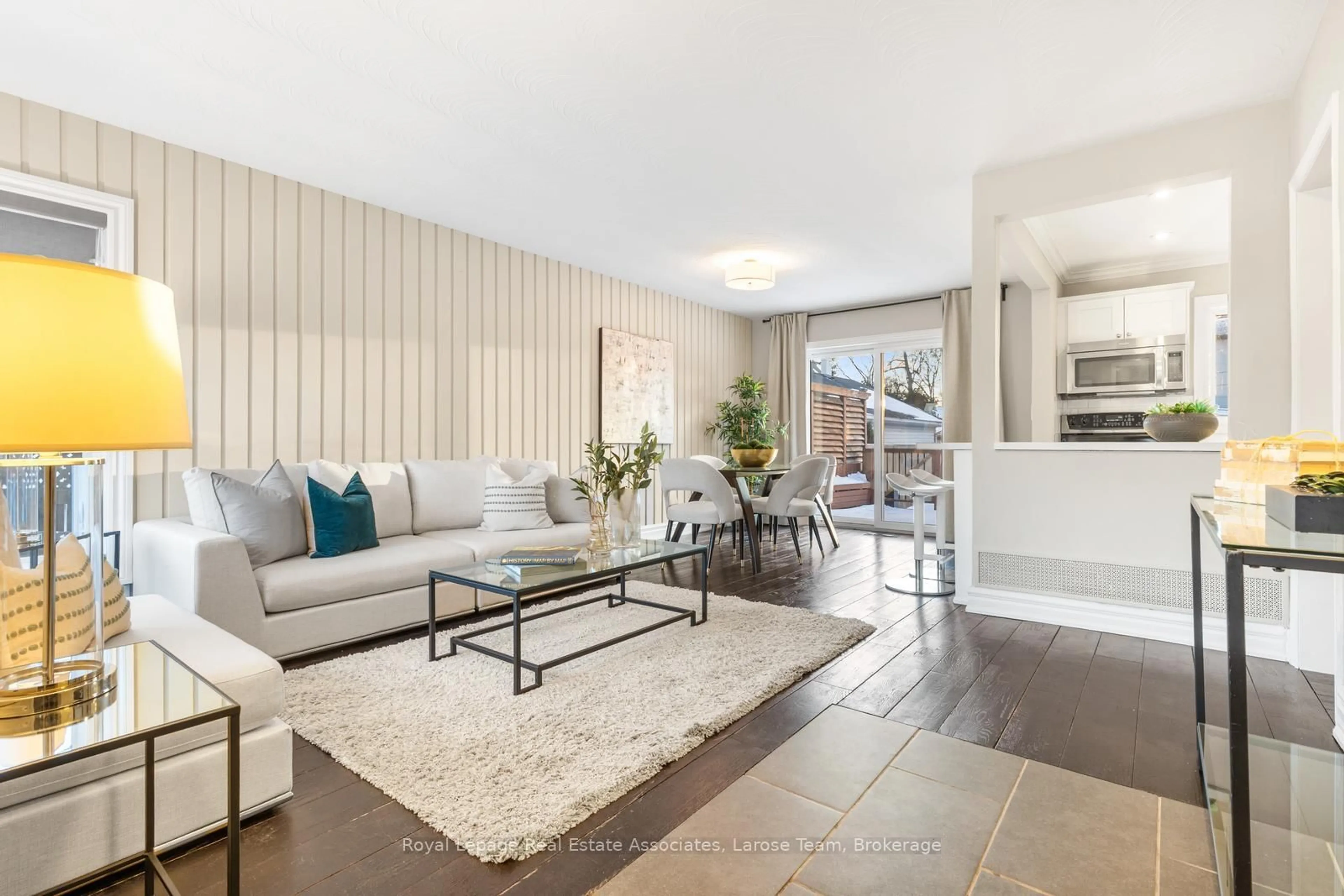 Living room with furniture, unknown for 2176 Florian Rd, Mississauga Ontario L5A 2M4