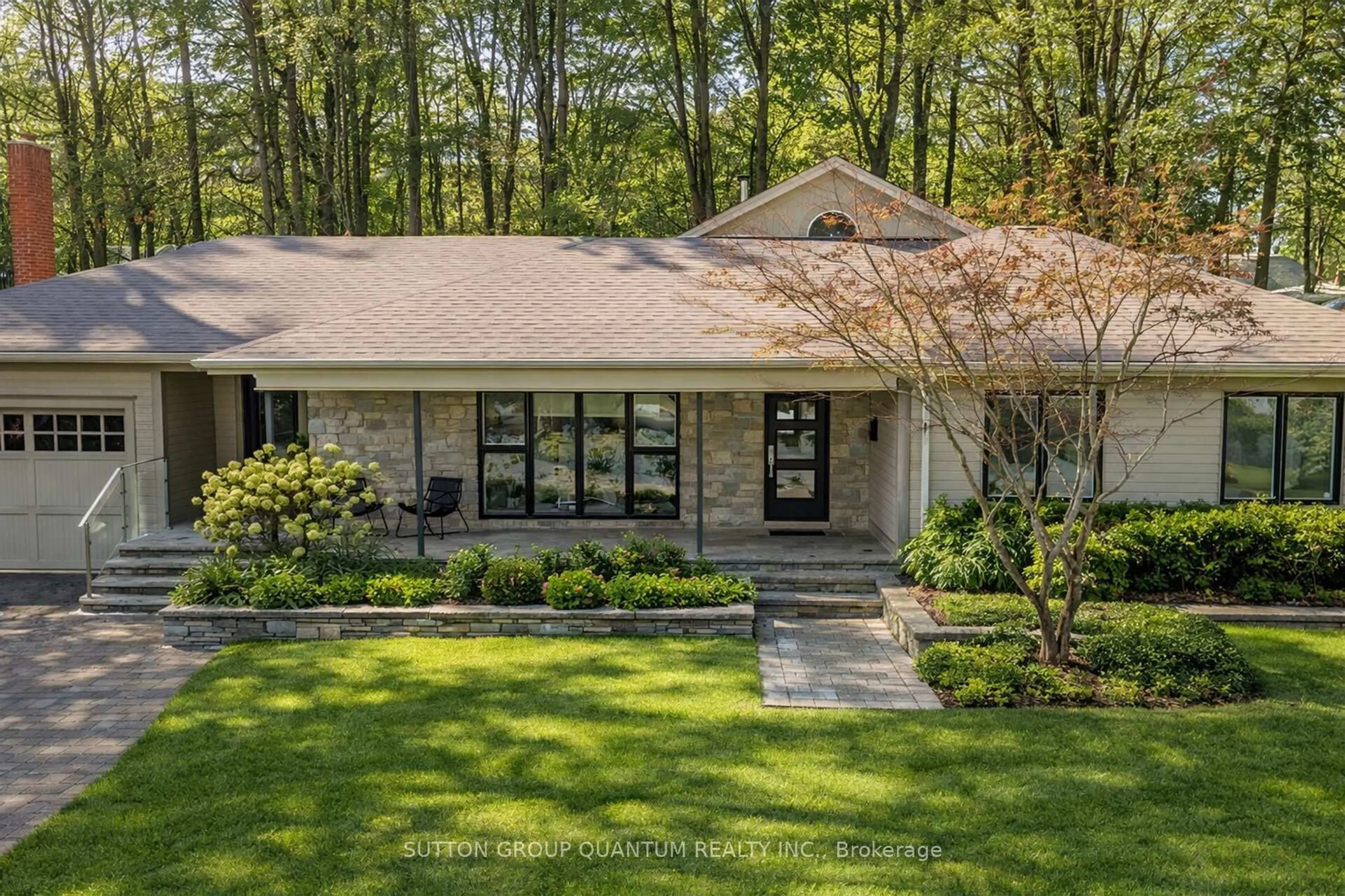 Home with brick exterior material, street for 133 Mineola Rd, Mississauga Ontario L5G 2E7