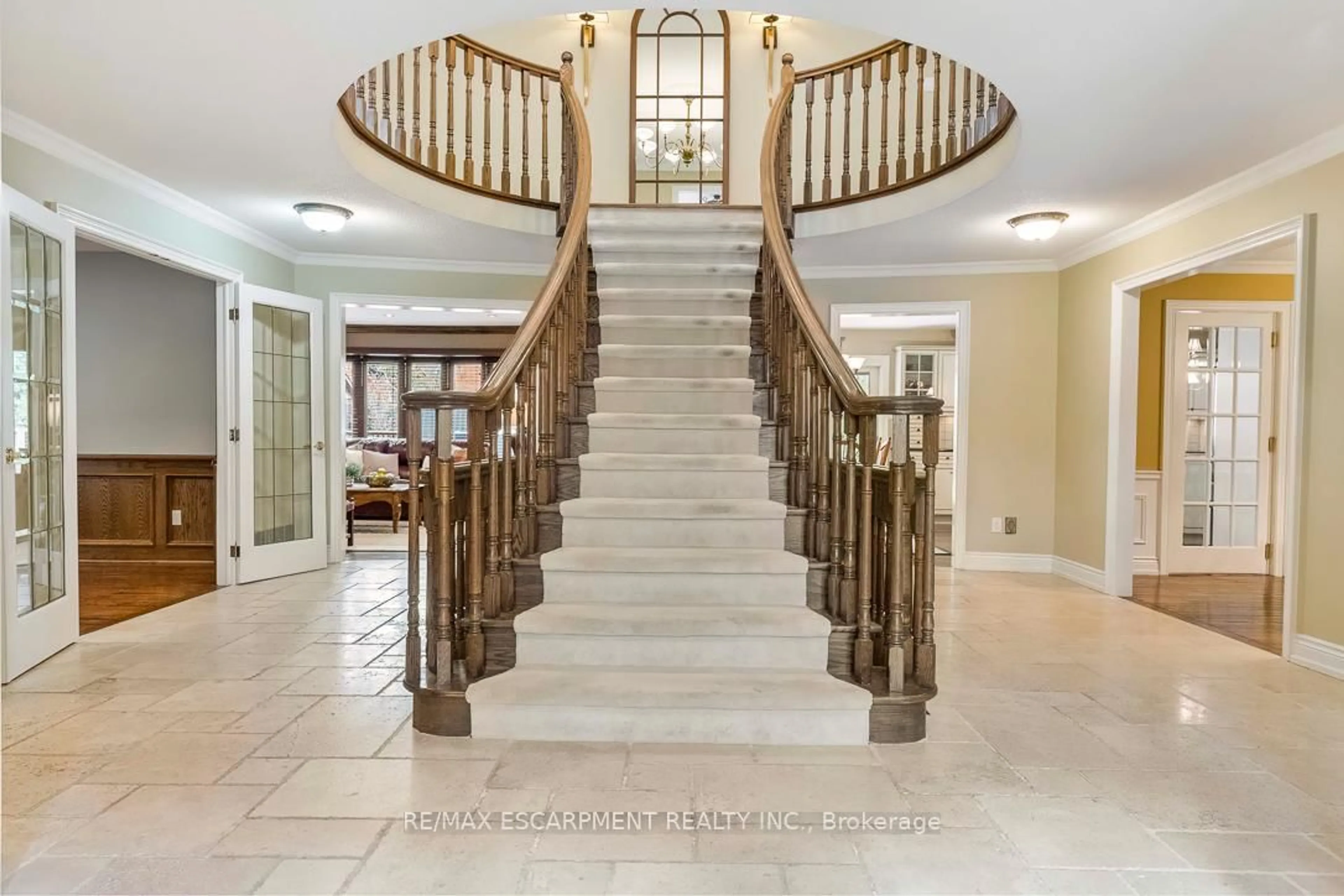 Indoor foyer for 1085 Denfield Terr, Oakville Ontario L6M 1Z8