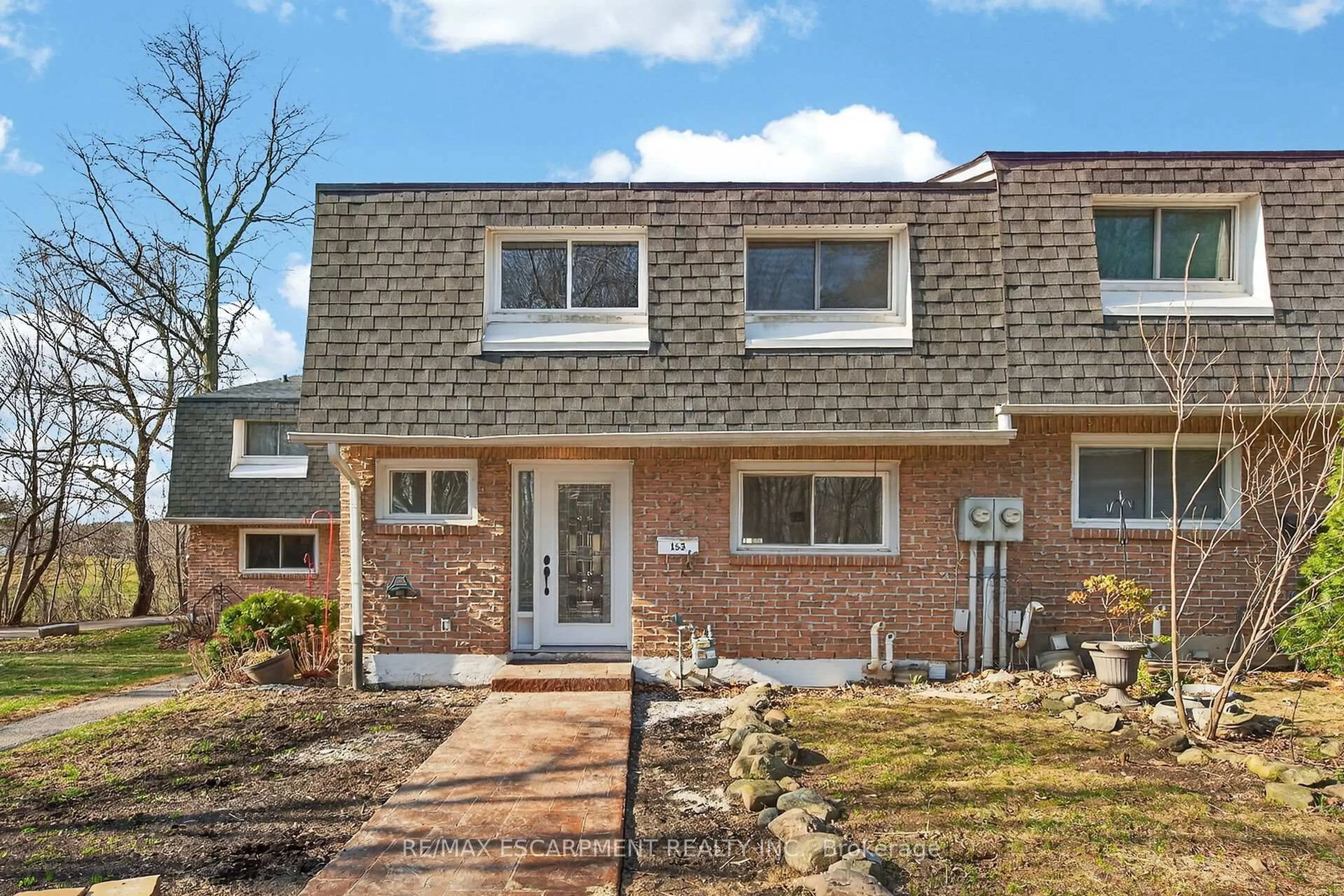 Home with brick exterior material, street for 2050 Upper Middle Rd #153, Burlington Ontario L7P 3R9