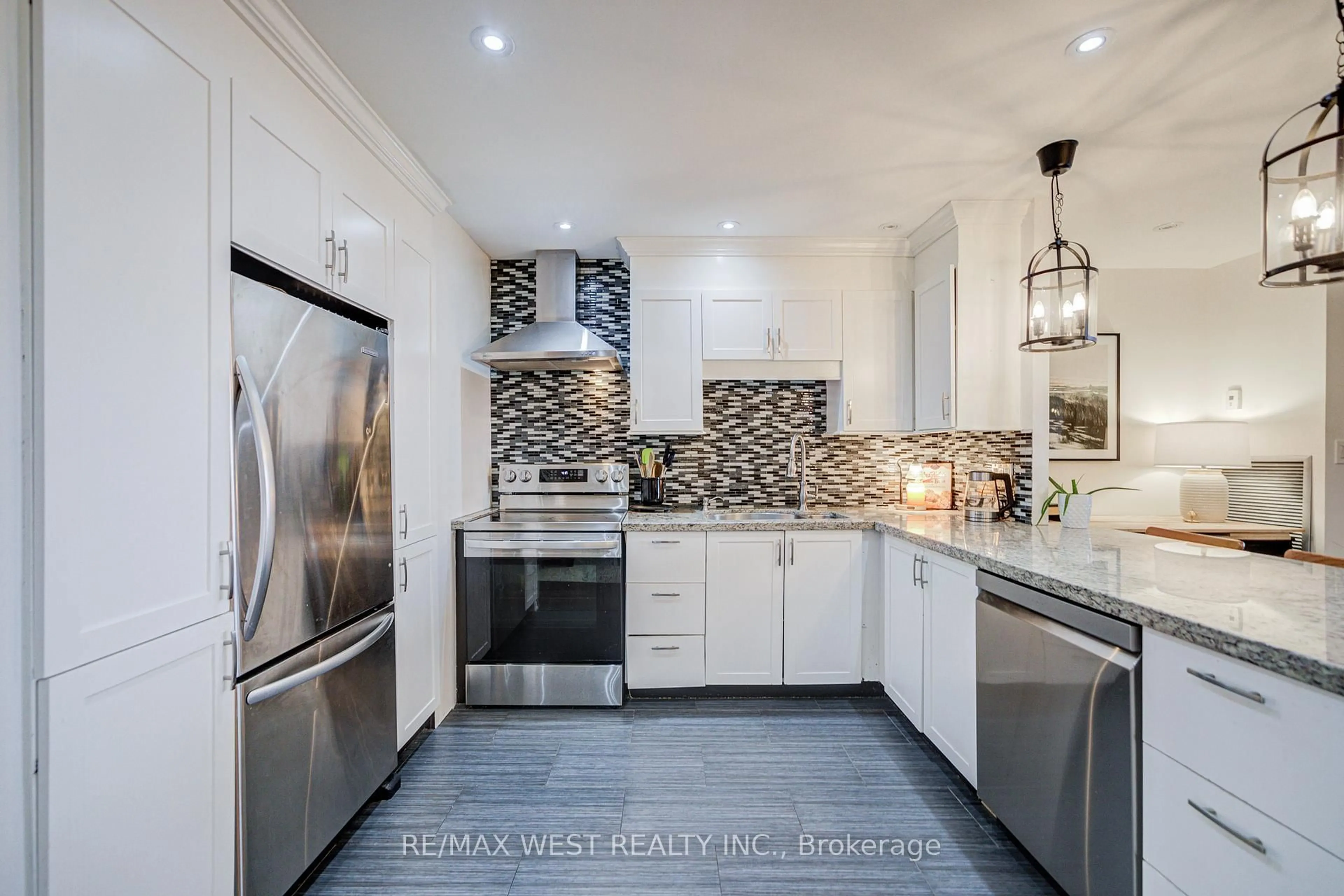 Contemporary kitchen, ceramic/tile floor for 3025 The Credit Woodlands Dr #320, Mississauga Ontario L5C 2V3