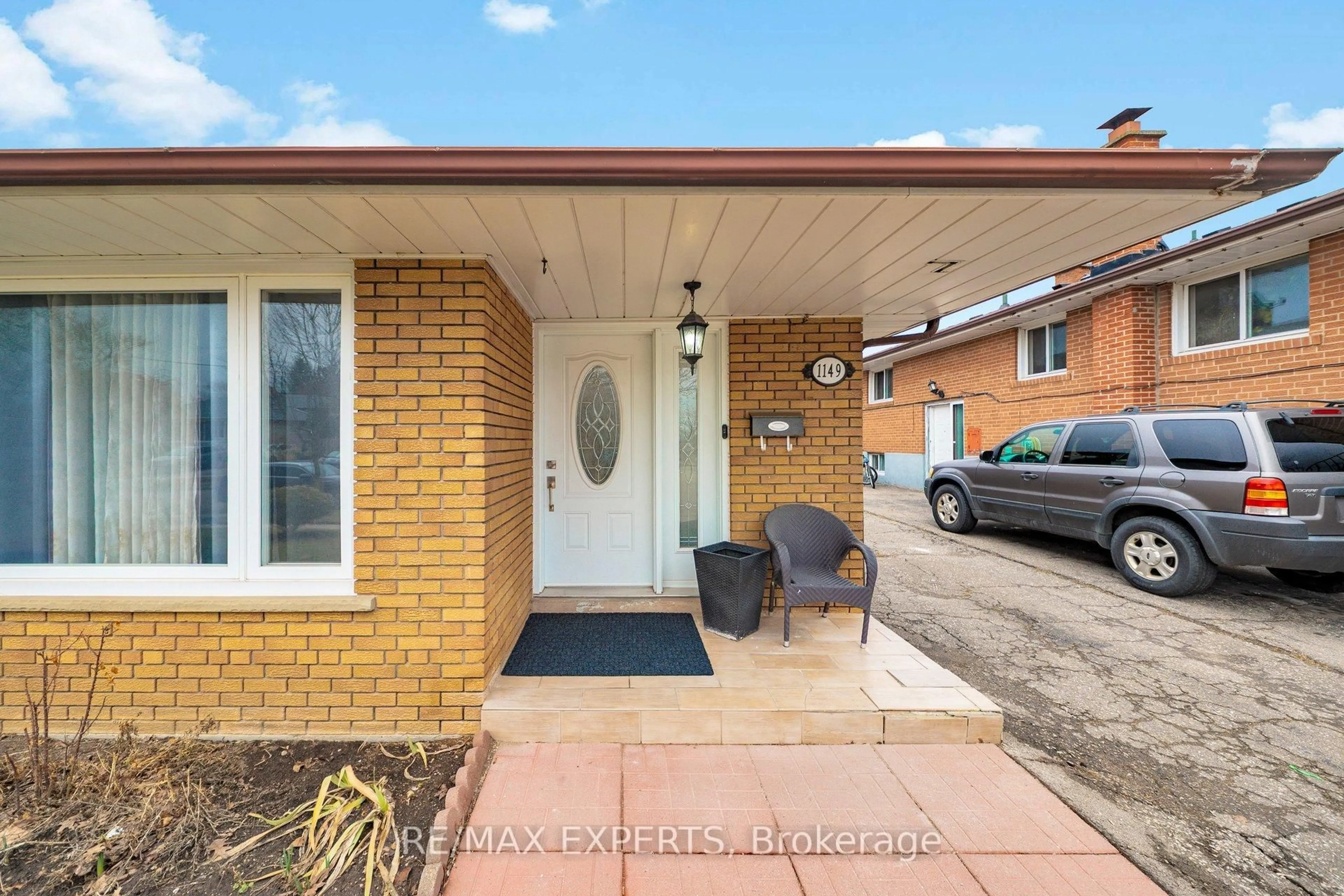 Home with brick exterior material, street for 1149 Shadeland Dr, Mississauga Ontario L5C 1P2