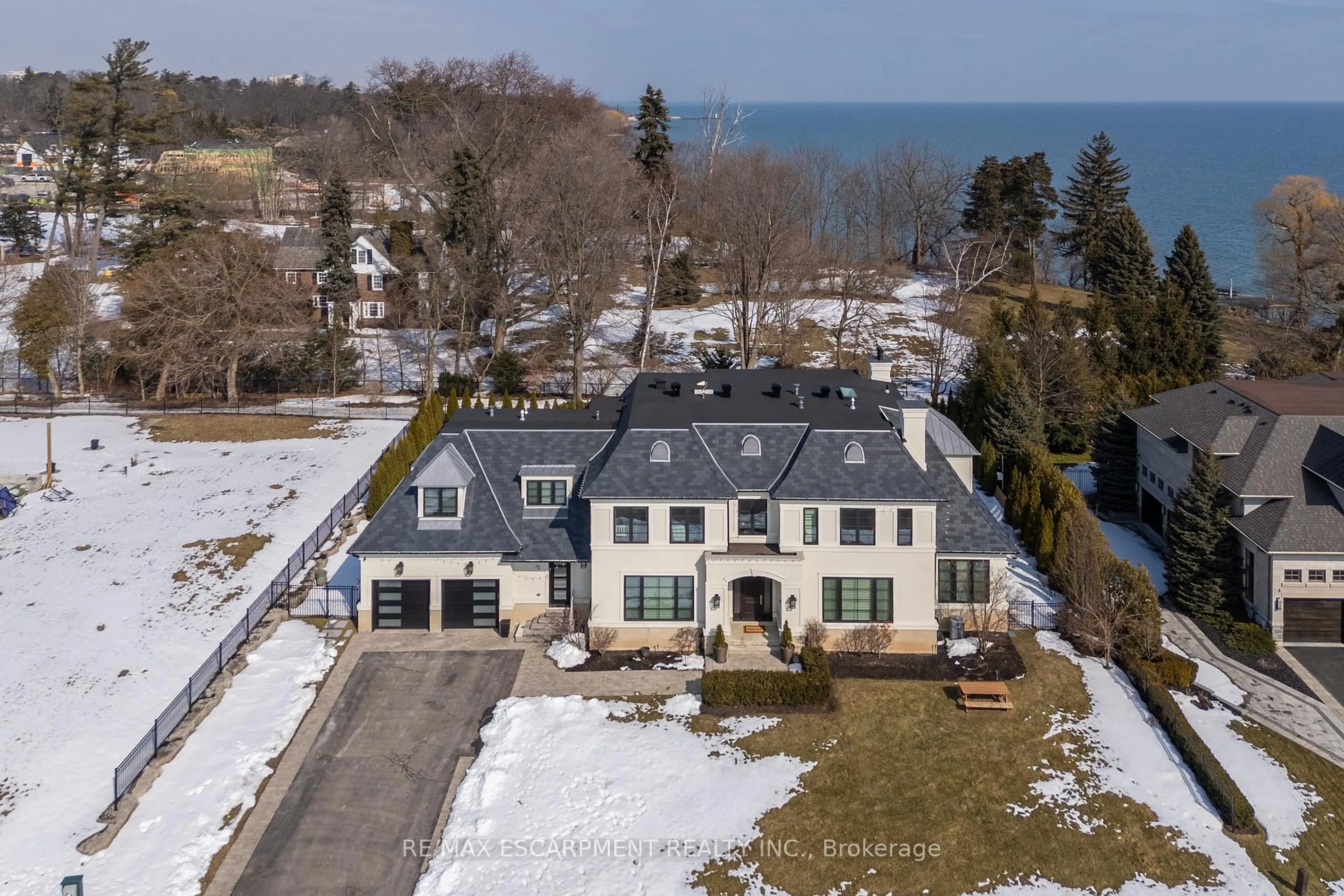 A pic from outside/outdoor area/front of a property/back of a property/a pic from drone, water/lake/river/ocean view for 15 LAMBERT Common, Oakville Ontario L6K 0H6