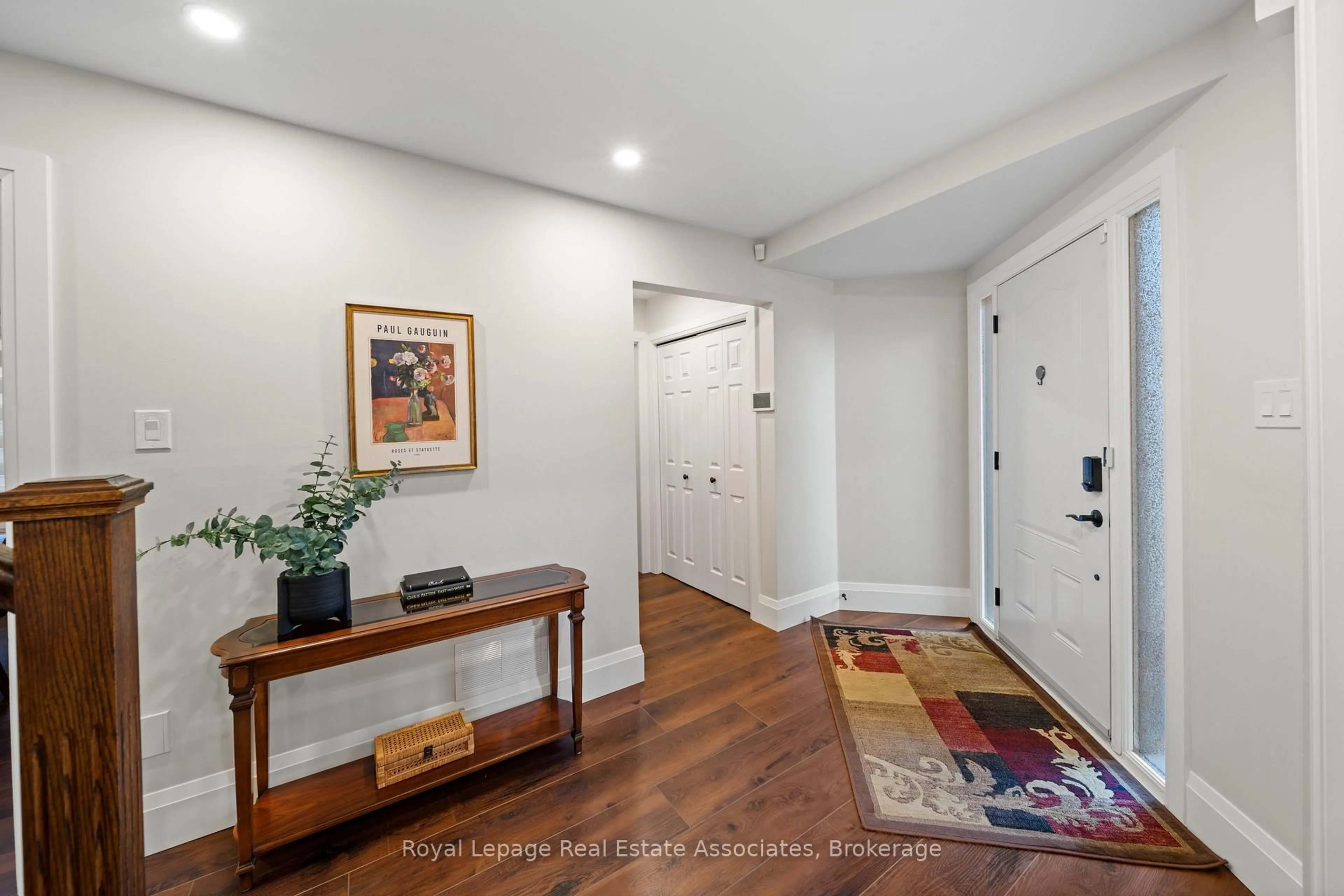 Indoor entryway for 4516 Gullfoot Circ, Mississauga Ontario L4Z 2J8