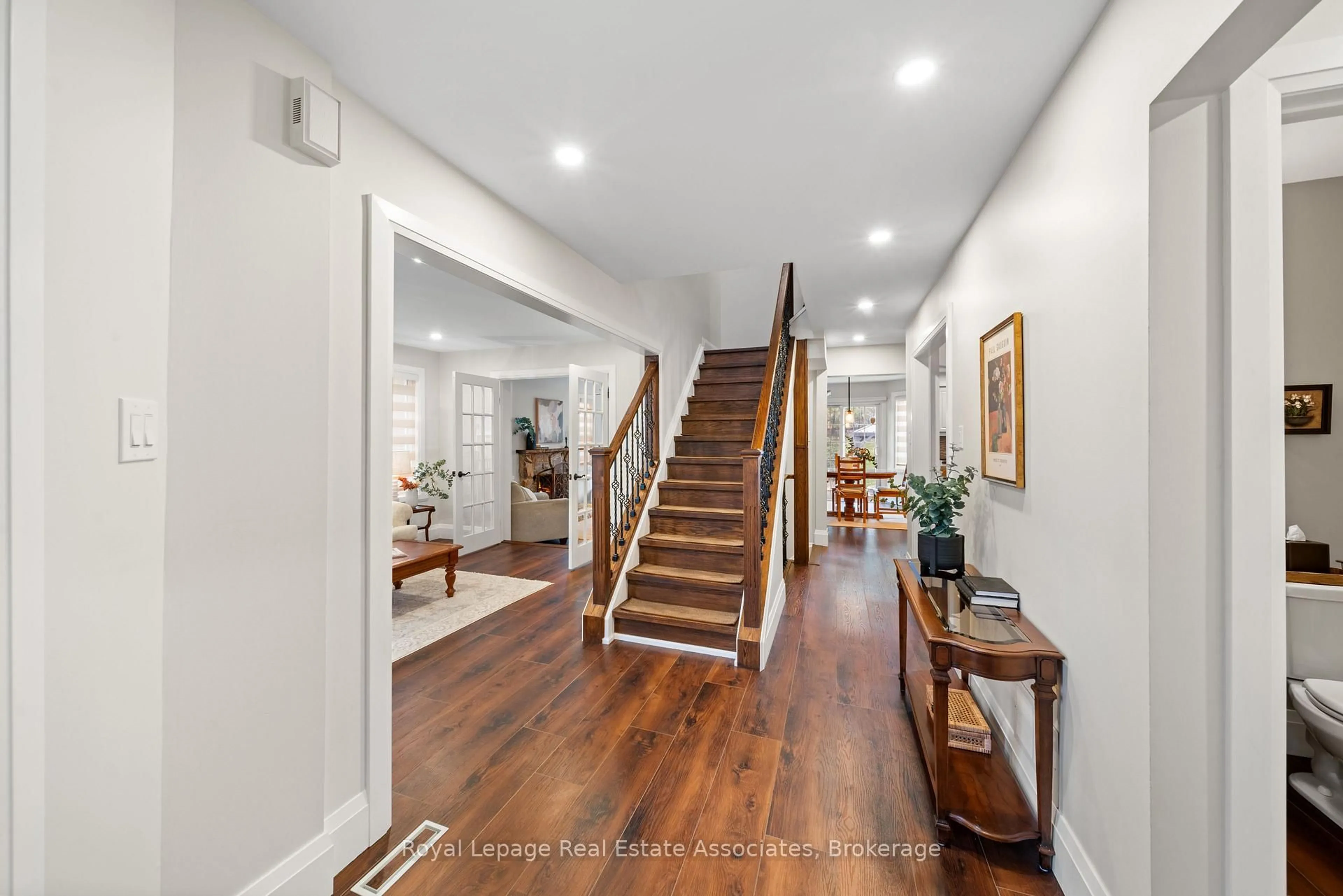 Indoor foyer for 4516 Gullfoot Circ, Mississauga Ontario L4Z 2J8