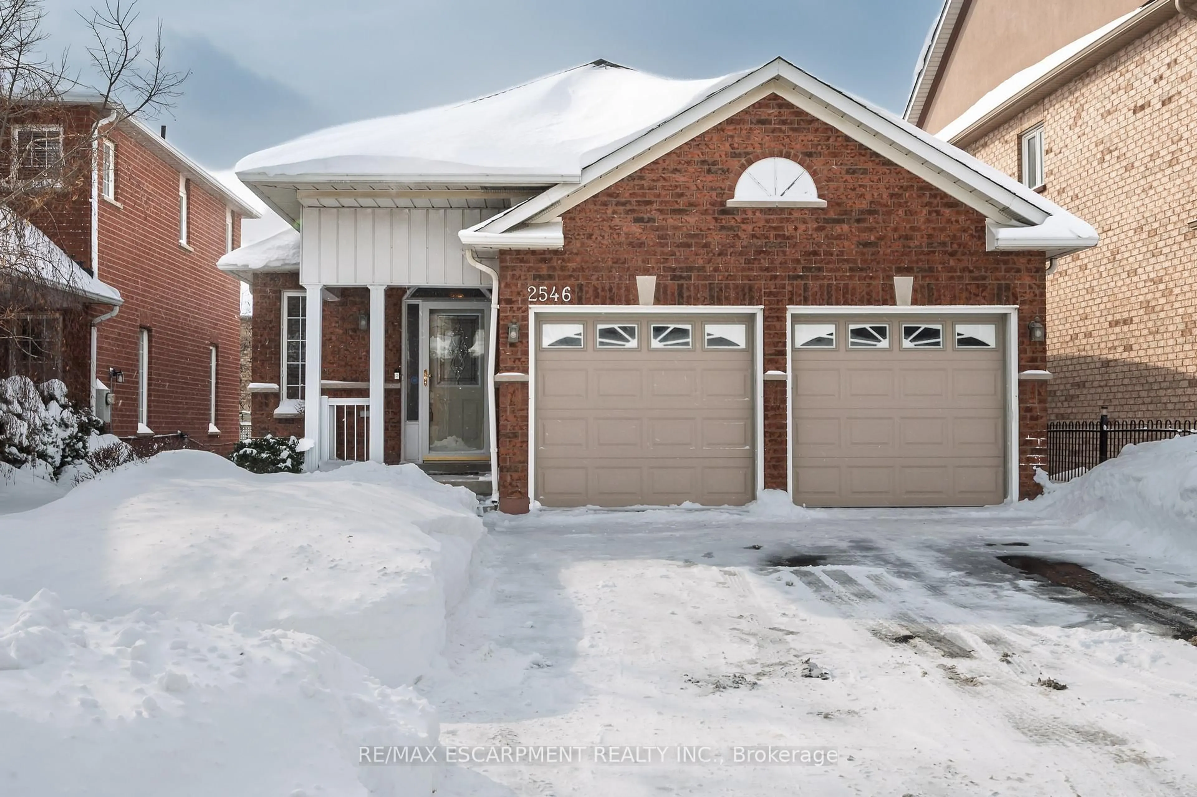 Home with brick exterior material, street for 2546 Nichols Dr, Oakville Ontario L6H 7L3