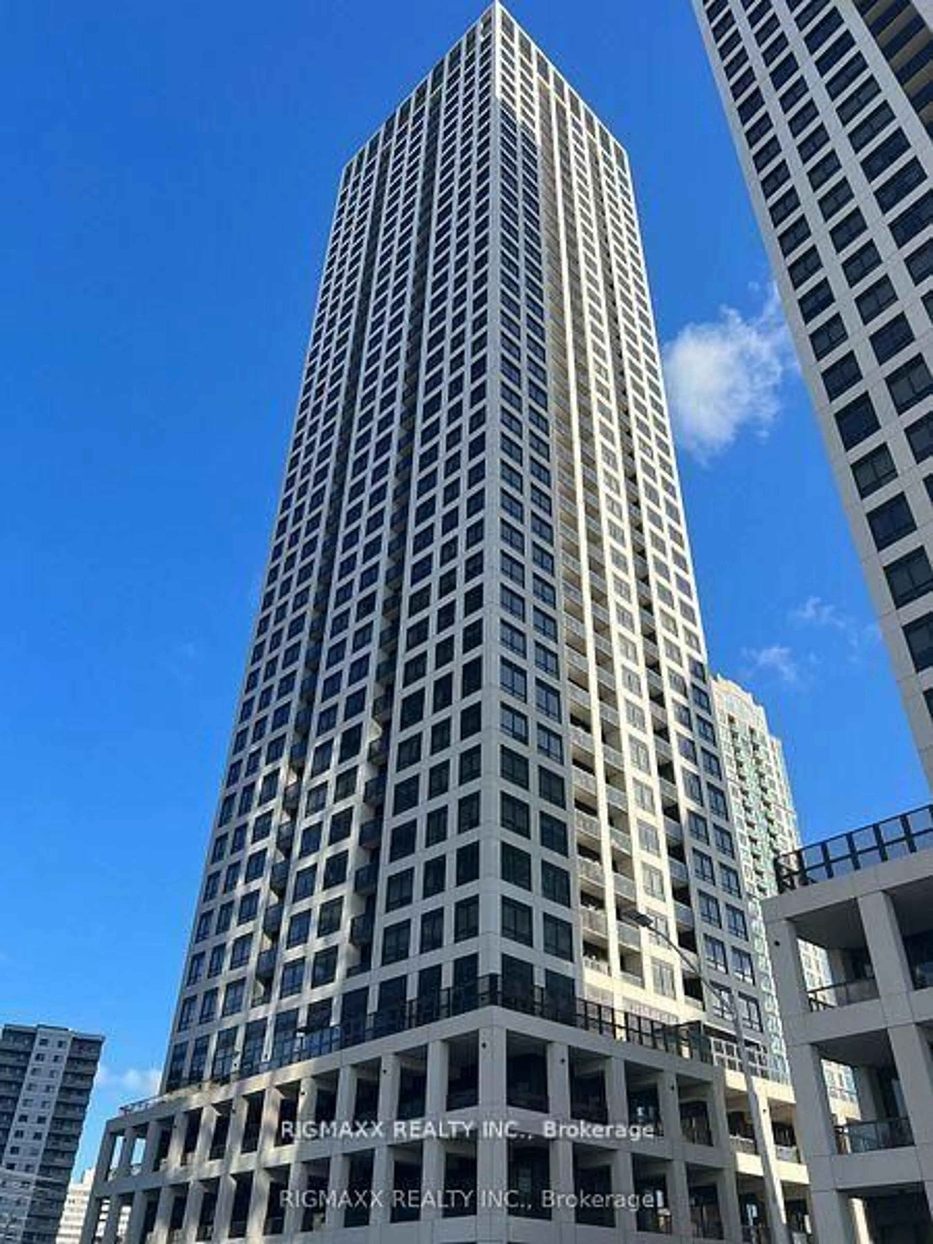 A pic of a room for 30 Elm Dr, Mississauga Ontario L5B 0N6