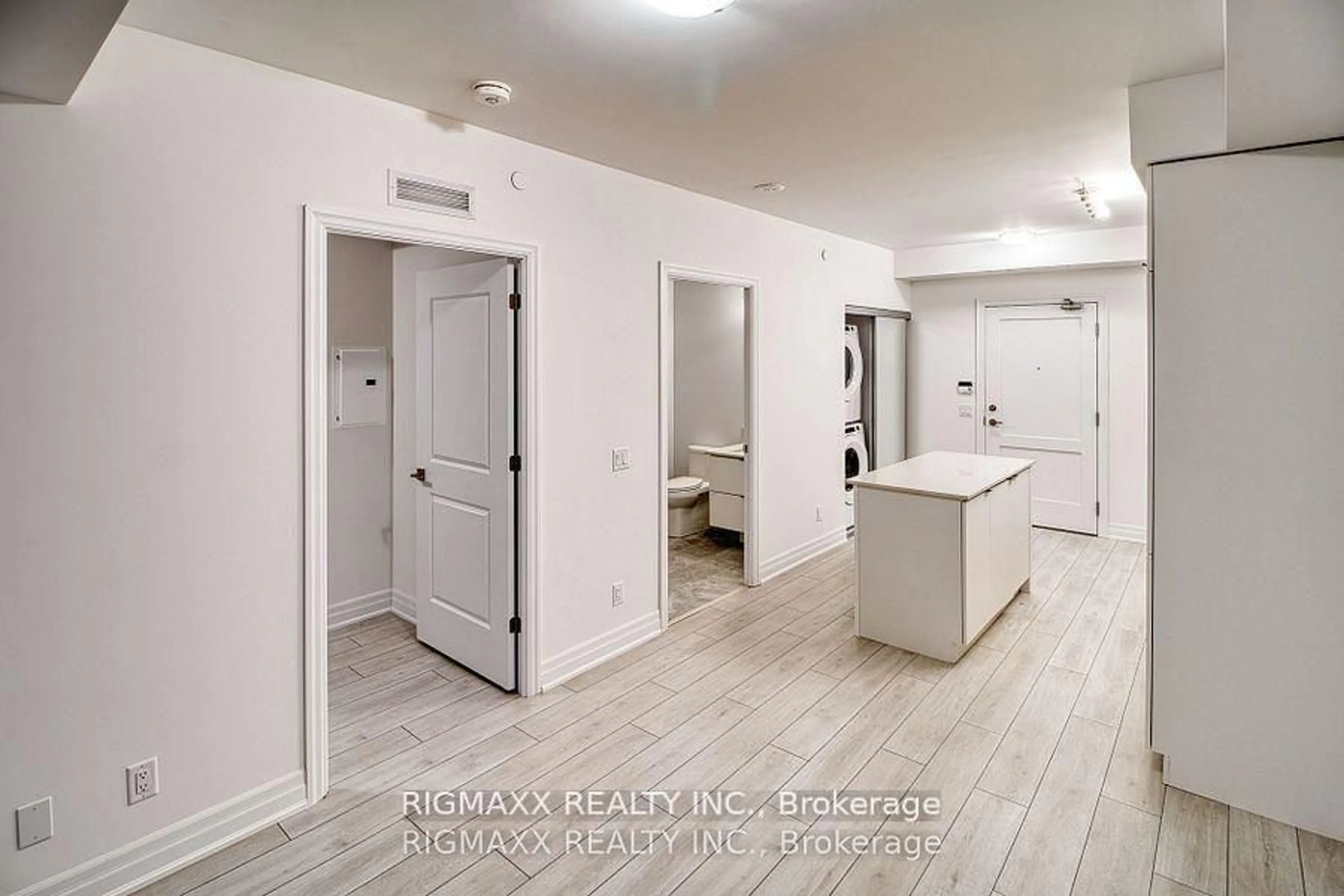 Unknown for 30 Elm Dr #1811, Mississauga Ontario L5B 0N6