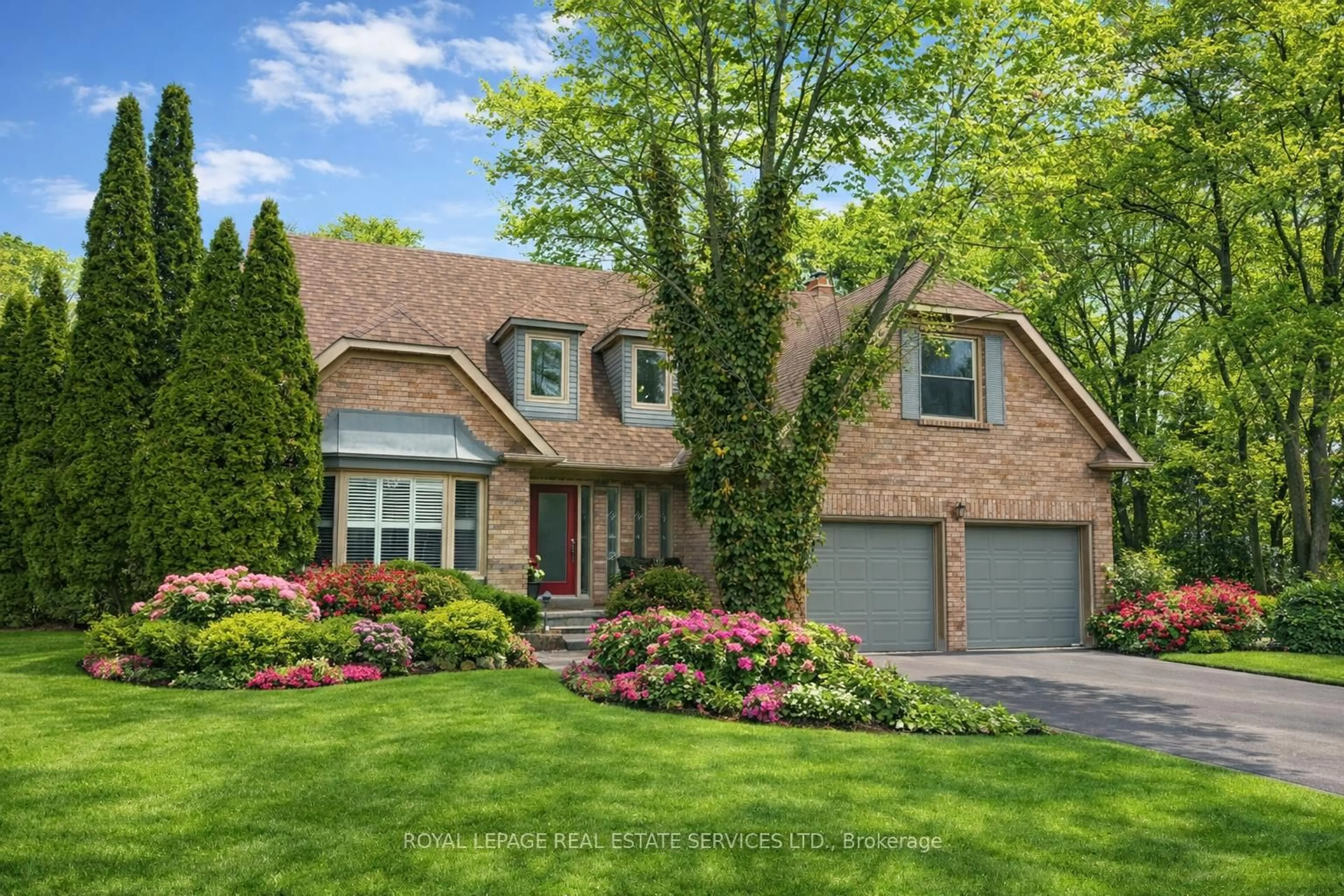 Home with brick exterior material, street for 1100 Oakery Woods Pl, Oakville Ontario L6M 2C1