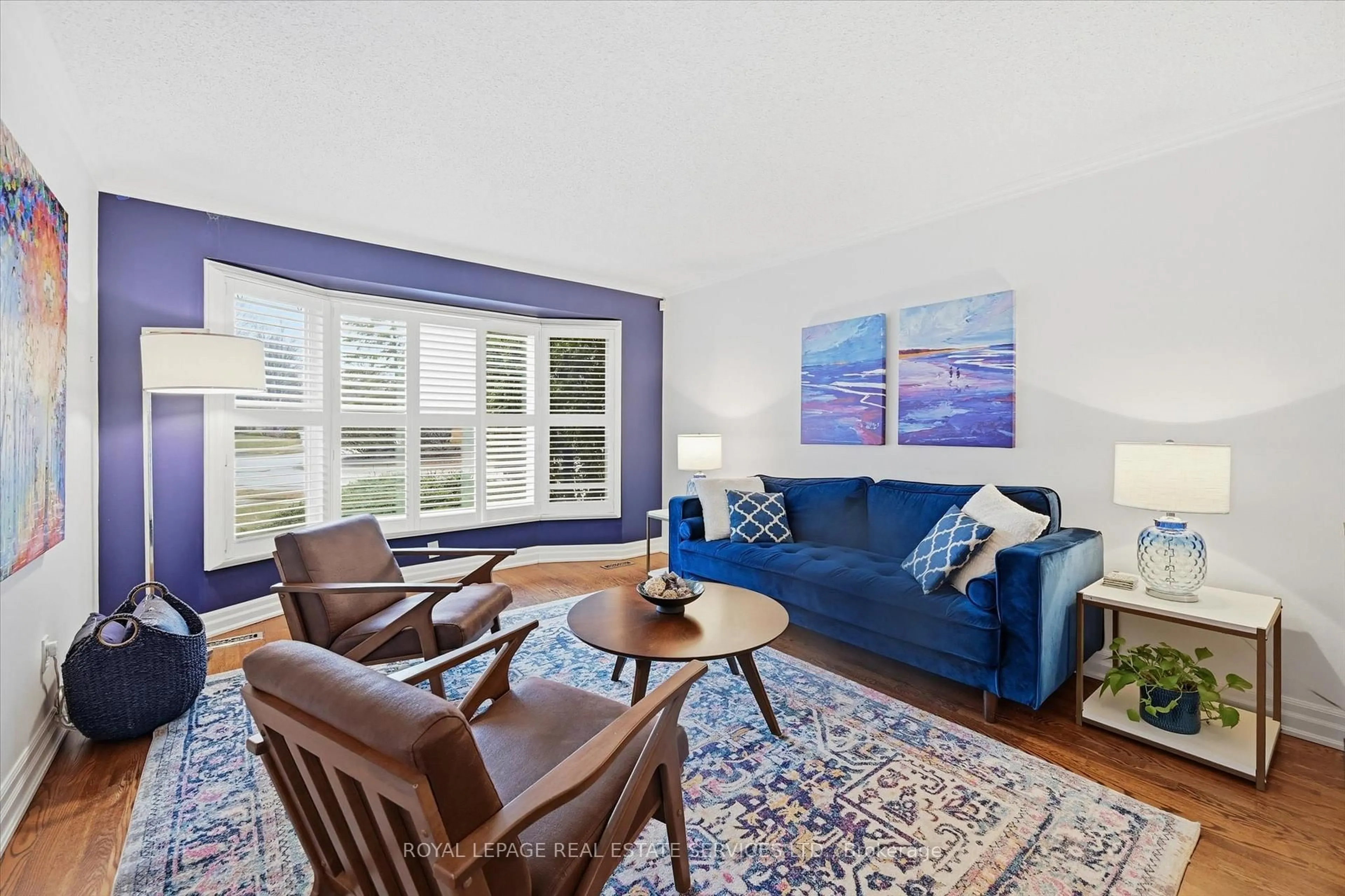 Living room with furniture, unknown for 1100 Oakery Woods Pl, Oakville Ontario L6M 2C1