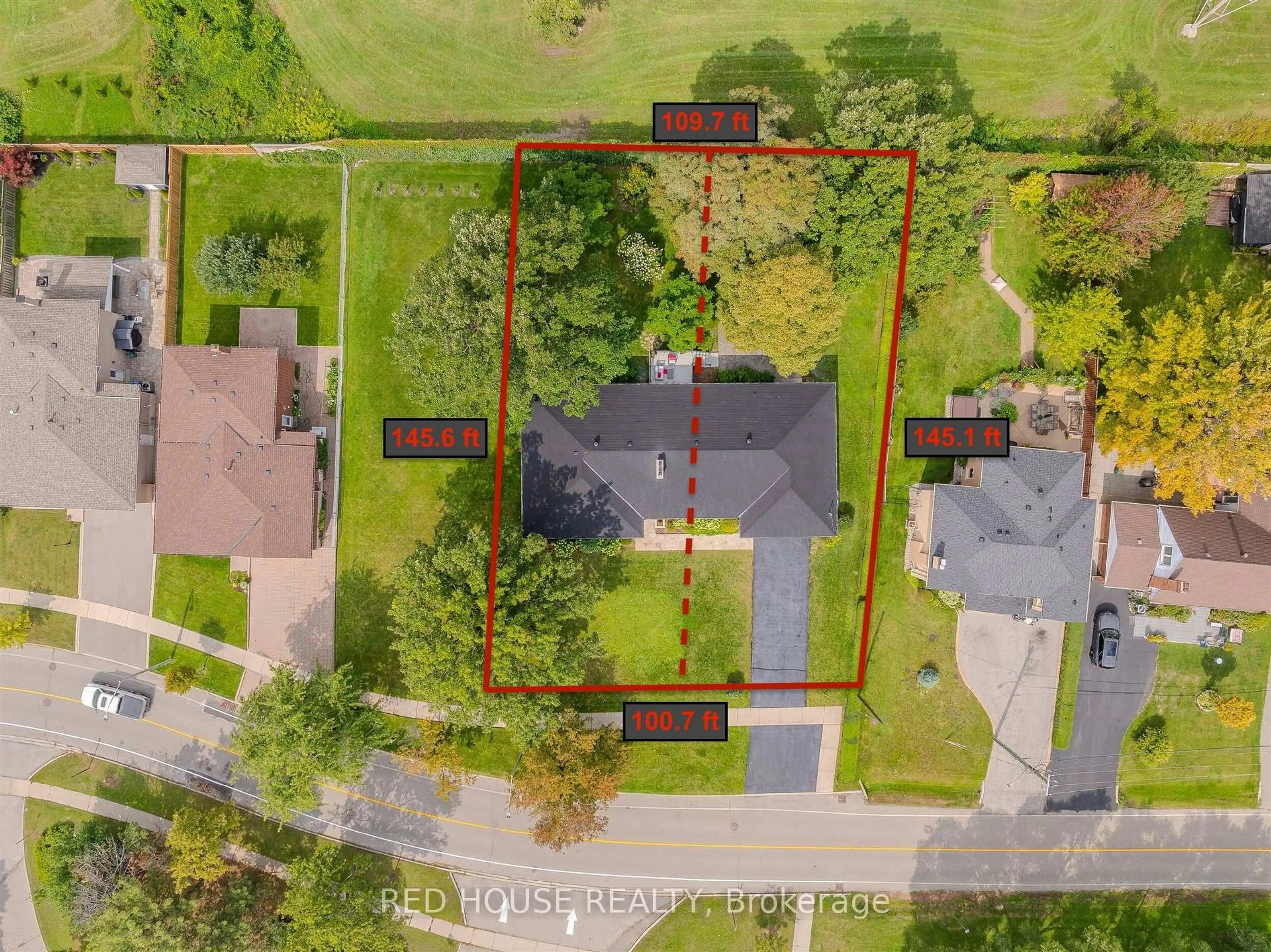 A pic from outside/outdoor area/front of a property/back of a property/a pic from drone, street for 1253 Melton Dr, Mississauga Ontario L4Y 1L6