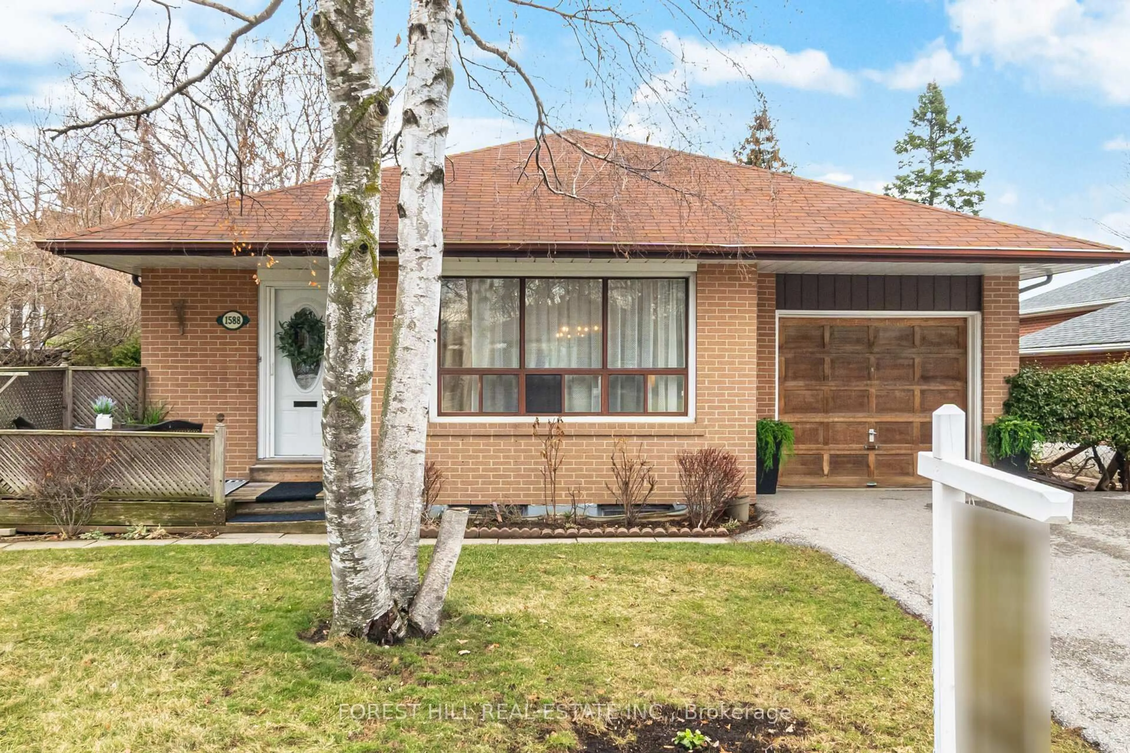 Home with brick exterior material, street for 1588 Hobbs Cres, Mississauga Ontario L5J 3R9