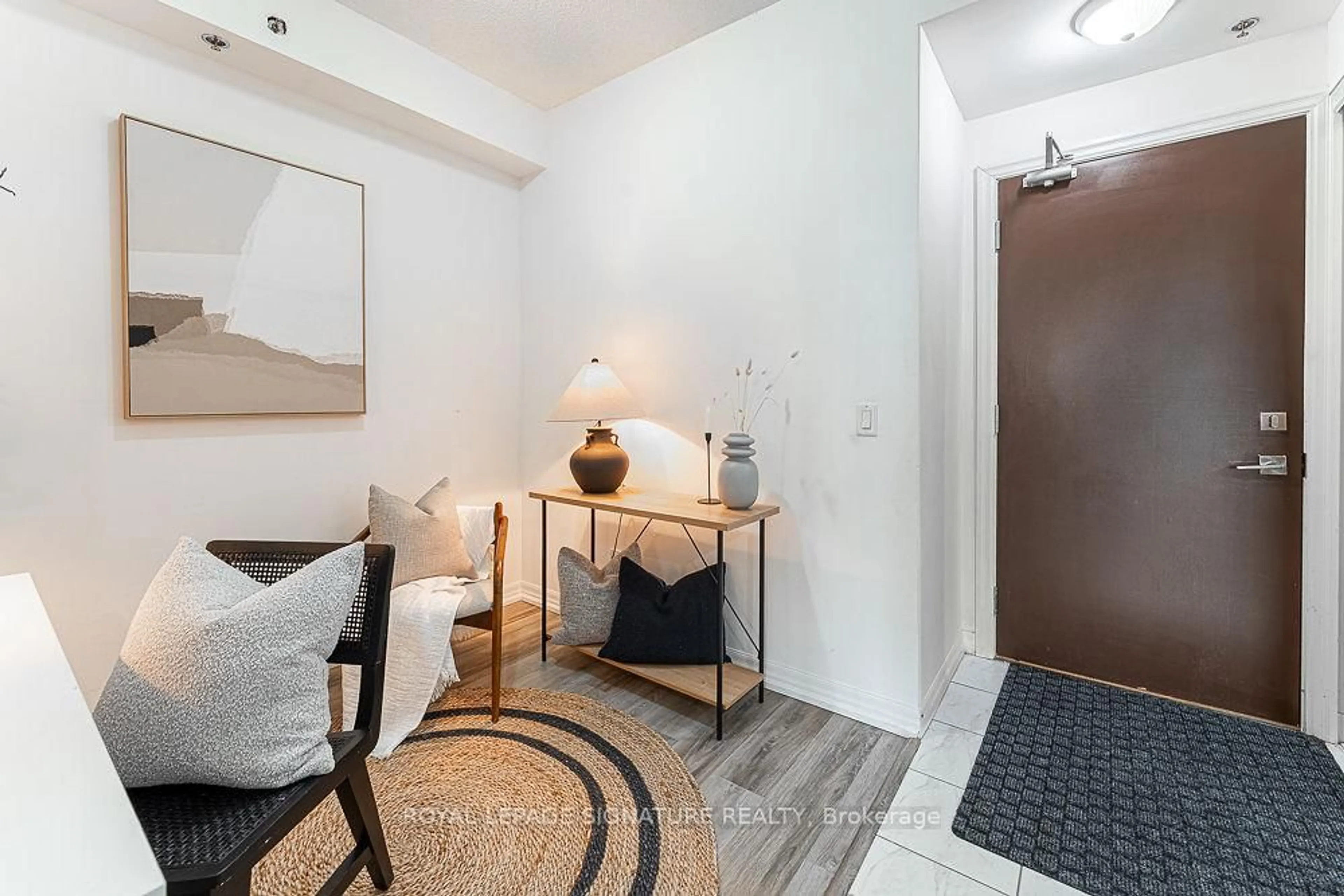 Indoor entryway for 5001 Corporate Dr #508, Burlington Ontario L7L 0H5