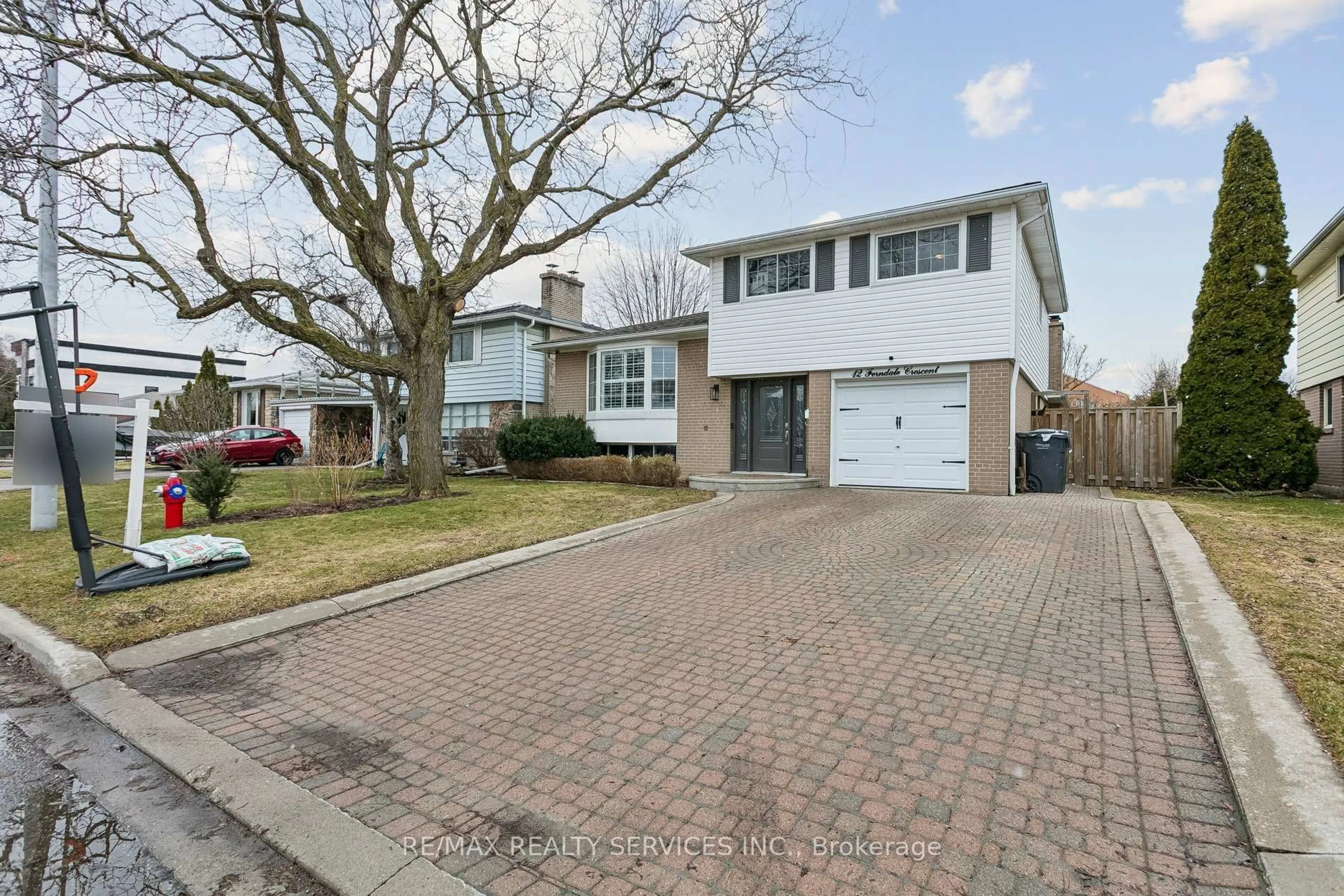 Unknown for 12 Ferndale Cres, Brampton Ontario L6W 1E9