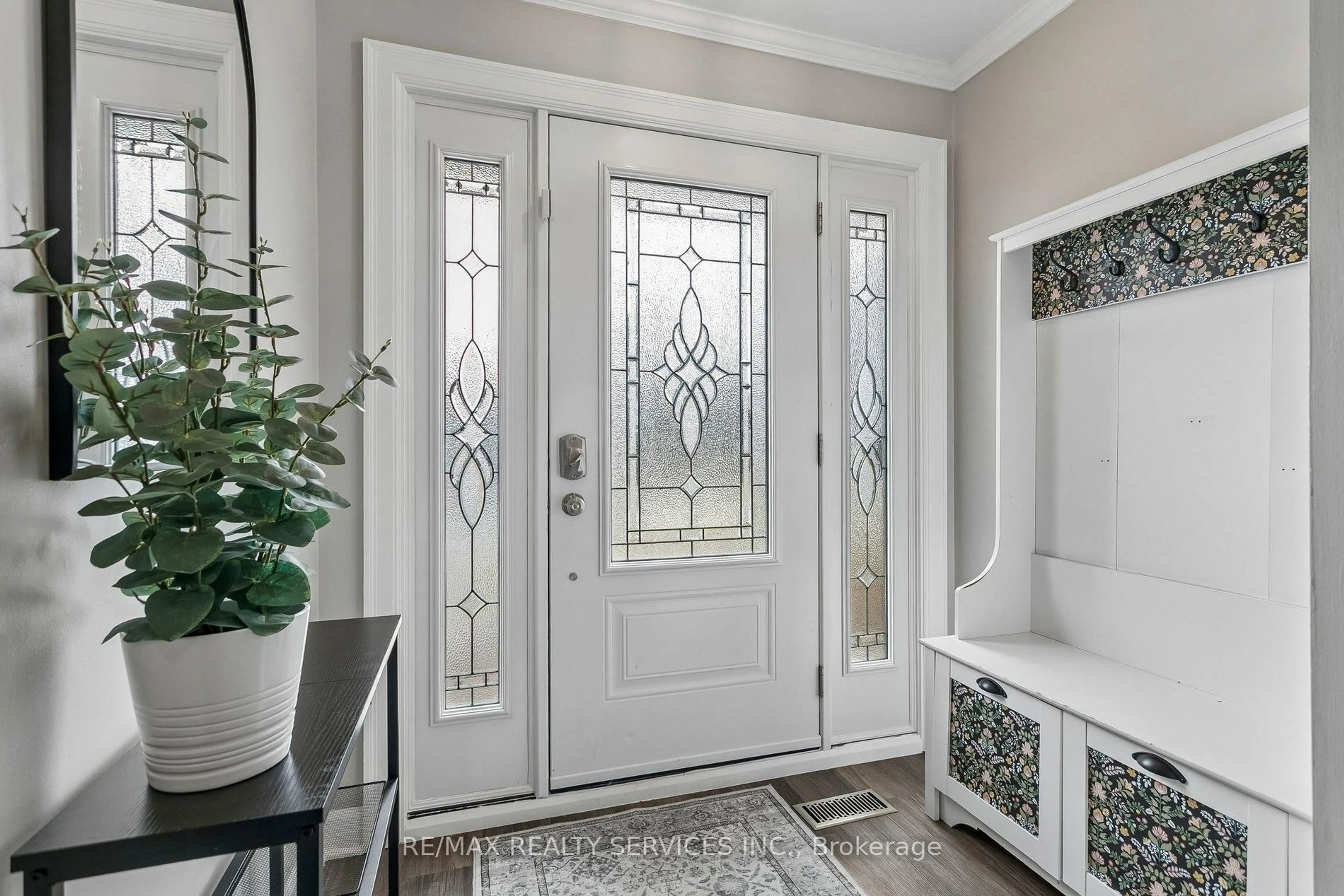 Indoor entryway for 12 Ferndale Cres, Brampton Ontario L6W 1E9