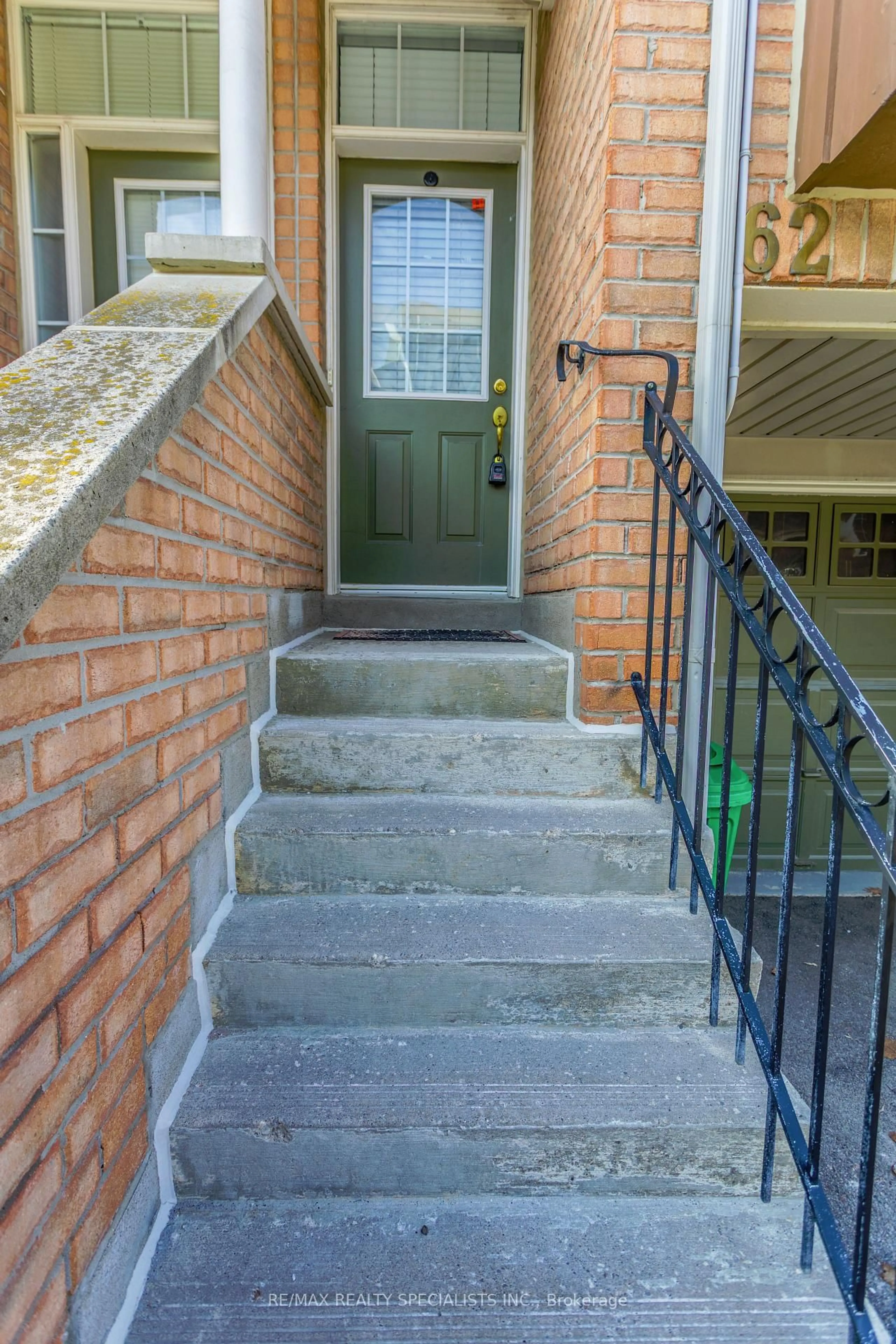 Stairs for 50 Strathaven Dr #62, Mississauga Ontario L5R 4E7