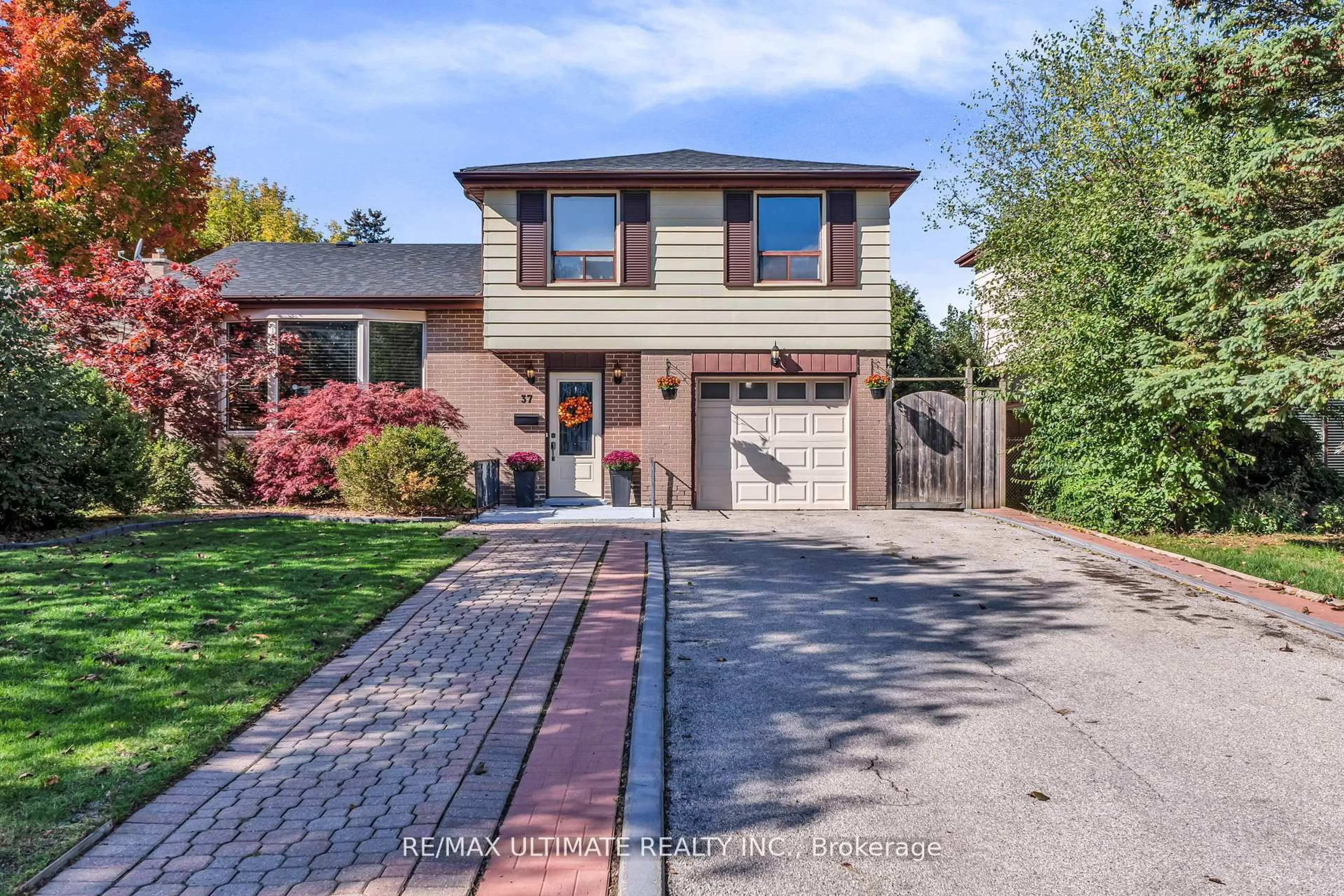 Home with brick exterior material, street for 37 Banbury Crt, Brampton Ontario L6T 1Y9