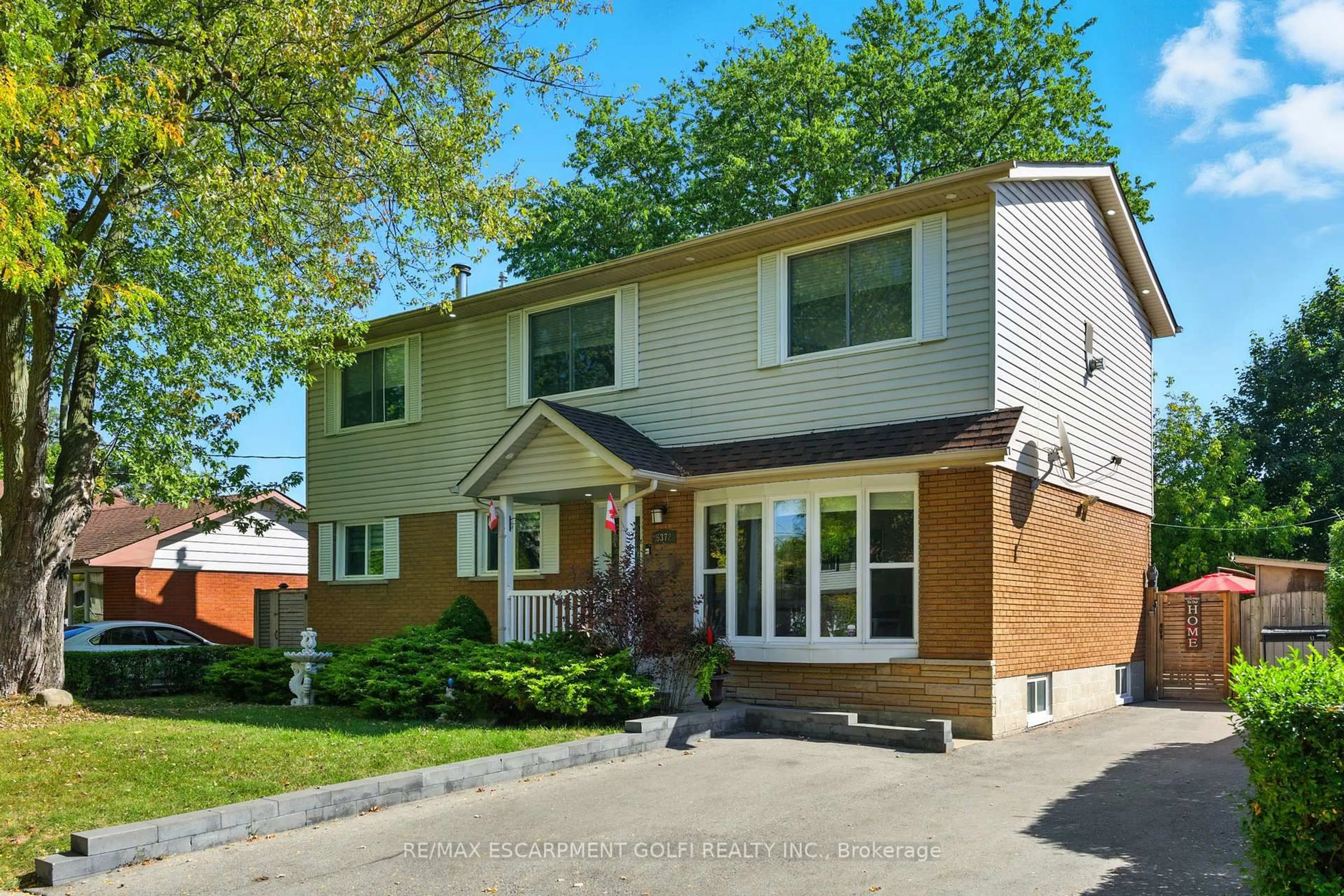 Home with brick exterior material, street for 5372 Spruce Ave, Burlington Ontario L7L 1N7