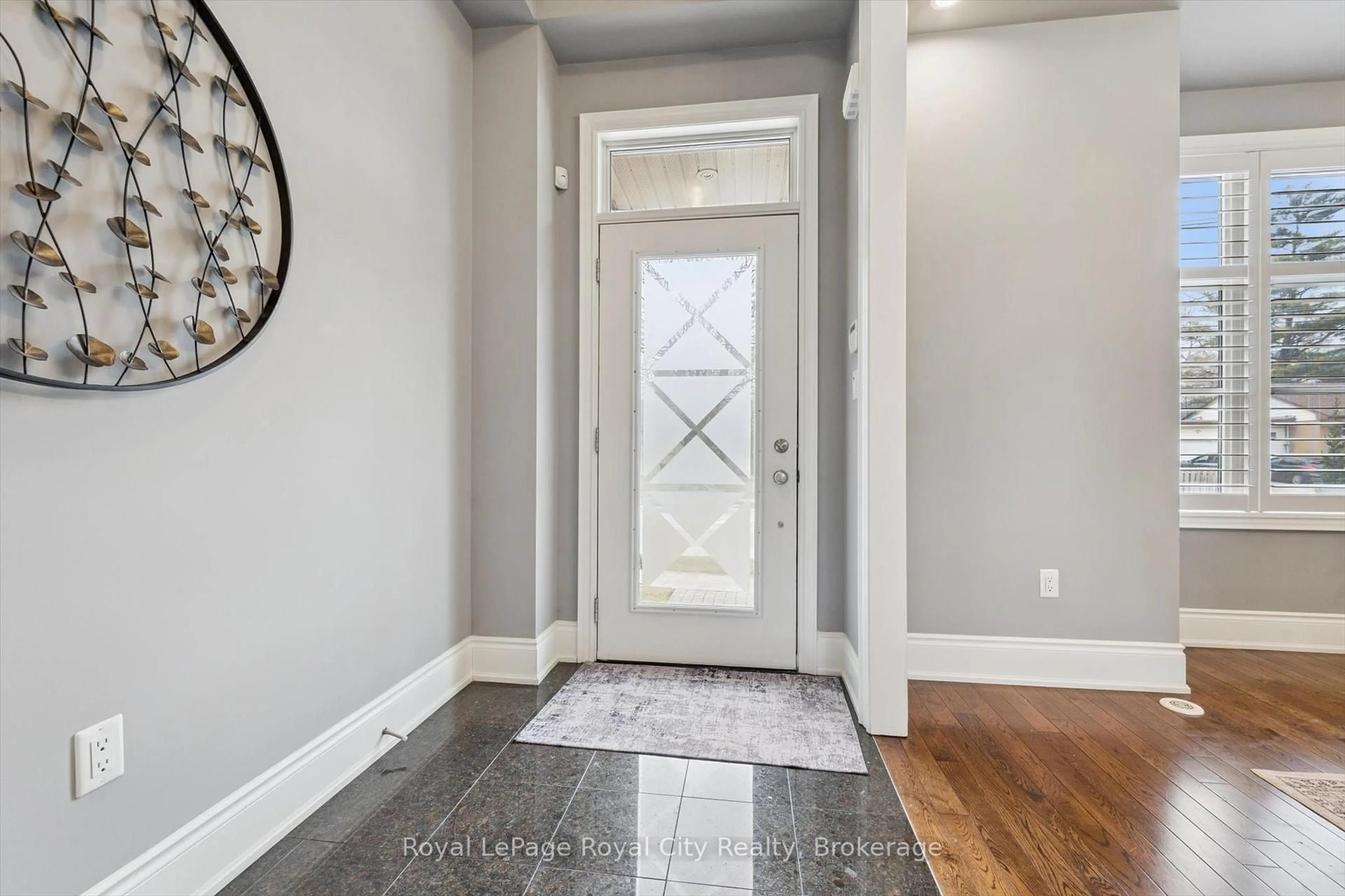 Indoor entryway for 216 Rebecca St, Oakville Ontario L6K 1J9