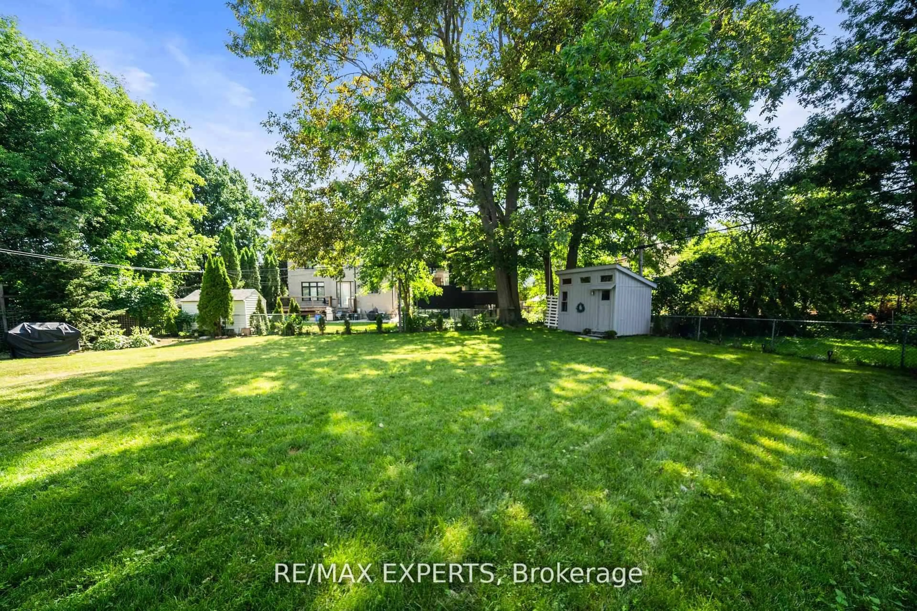 A pic from outside/outdoor area/front of a property/back of a property/a pic from drone, unknown for 6 Mccallum Crt, Toronto Ontario M8Y 1M6