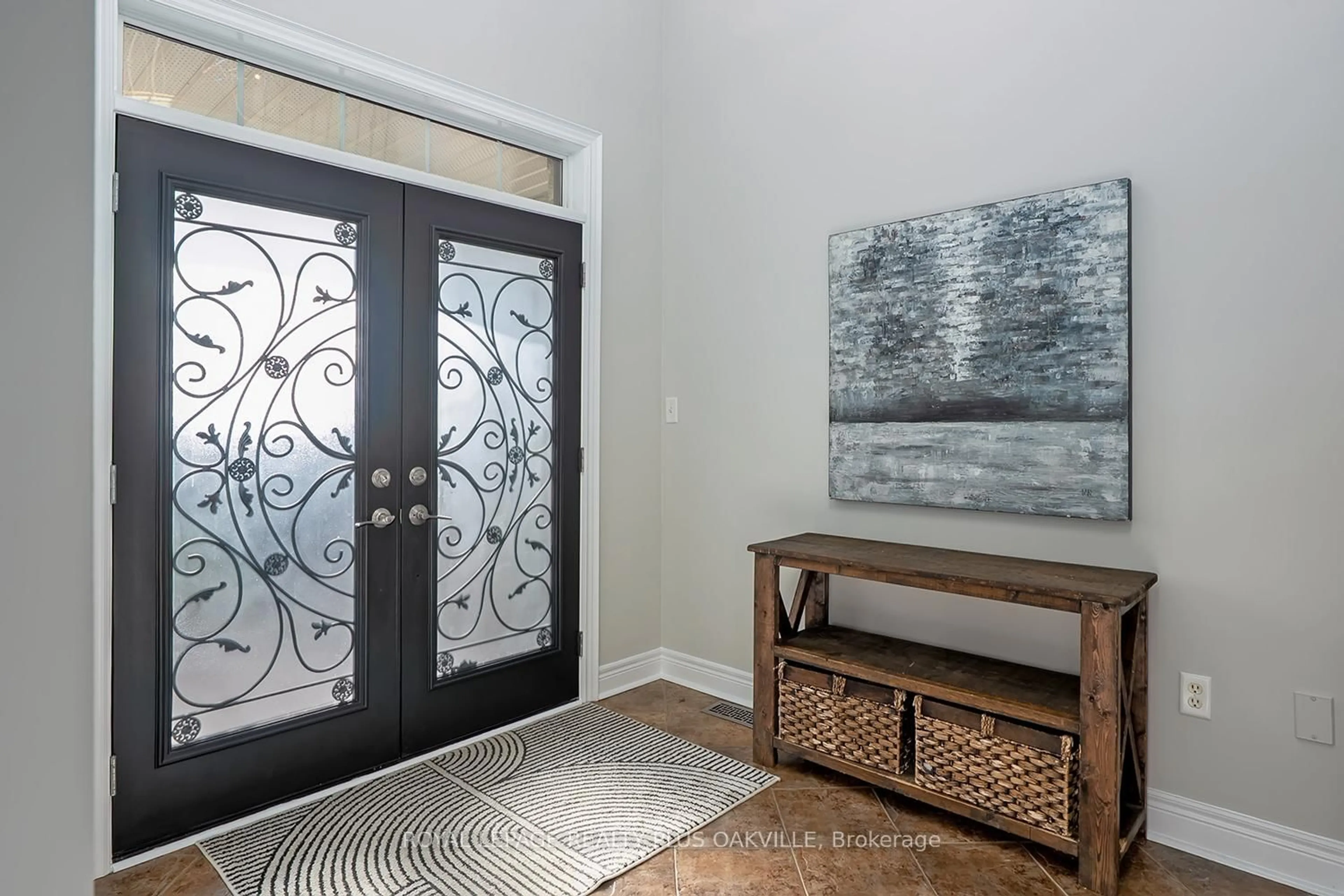 Indoor entryway for 3339 Skipton Lane, Oakville Ontario L6M 0K3