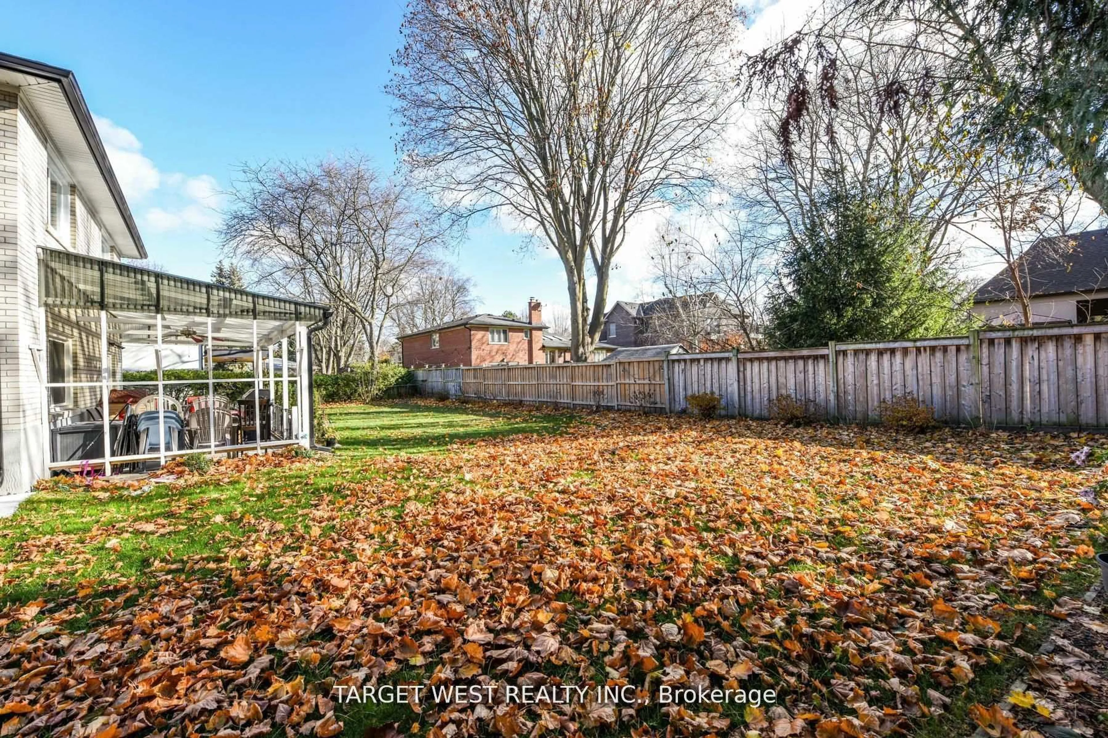 A pic from outside/outdoor area/front of a property/back of a property/a pic from drone, forest/trees view for 1443 Saginaw Cres, Mississauga Ontario L5H 1X4