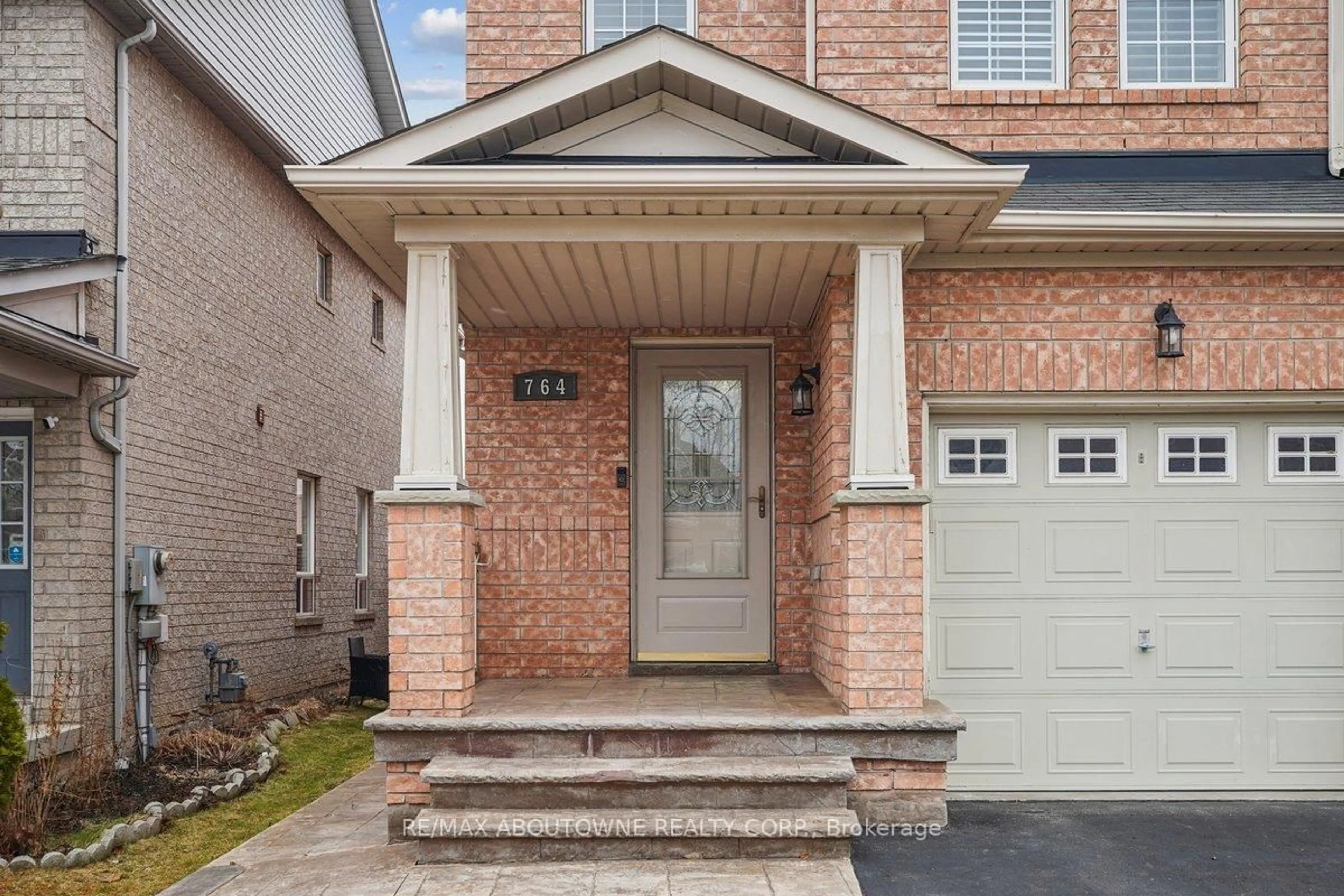 Home with brick exterior material, street for 764 Bethany Cres, Mississauga Ontario L5V 3B8