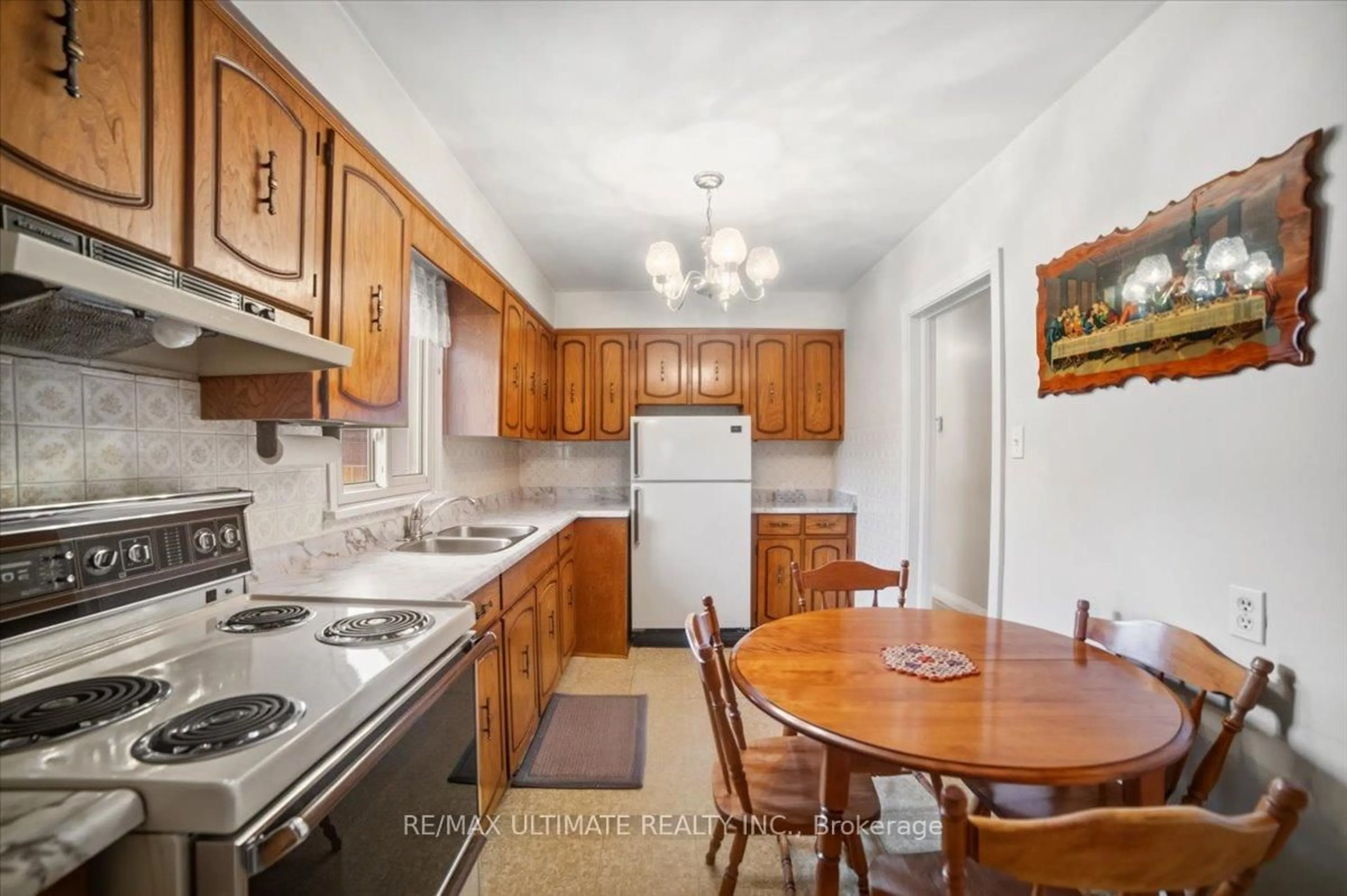 Standard kitchen, unknown for 48 Savona Dr, Toronto Ontario M8W 4V1