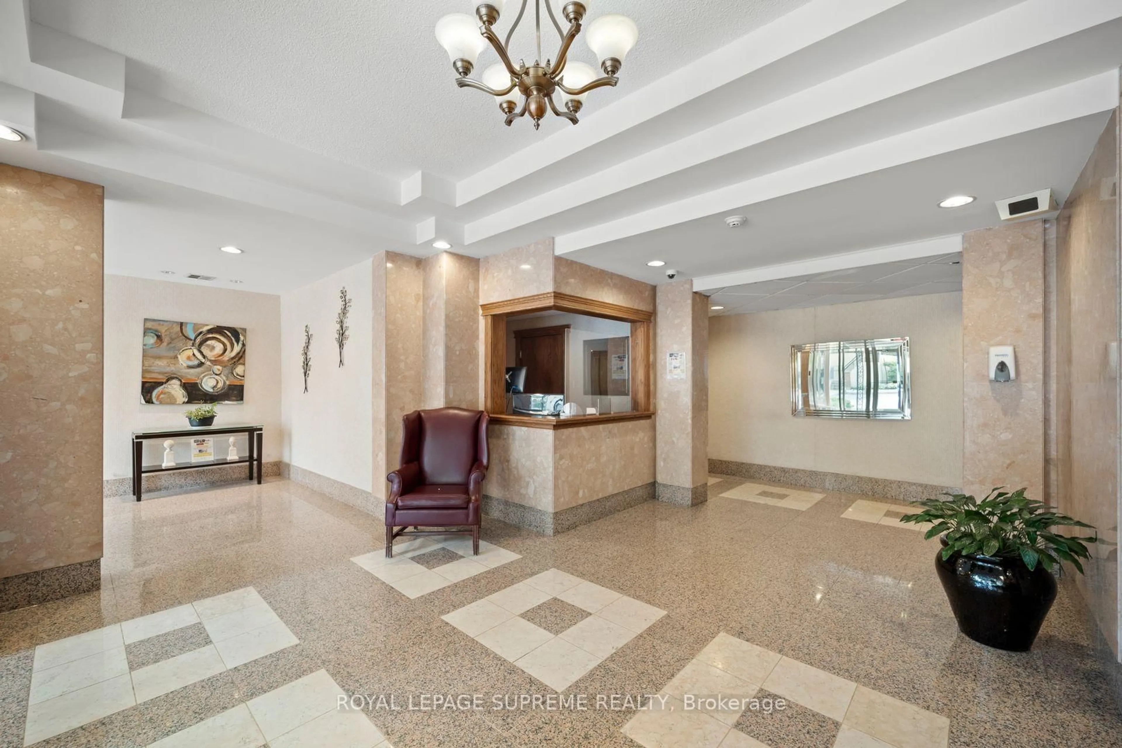 Lobby for 55 Elm Dr #914, Mississauga Ontario L5B 3Z3