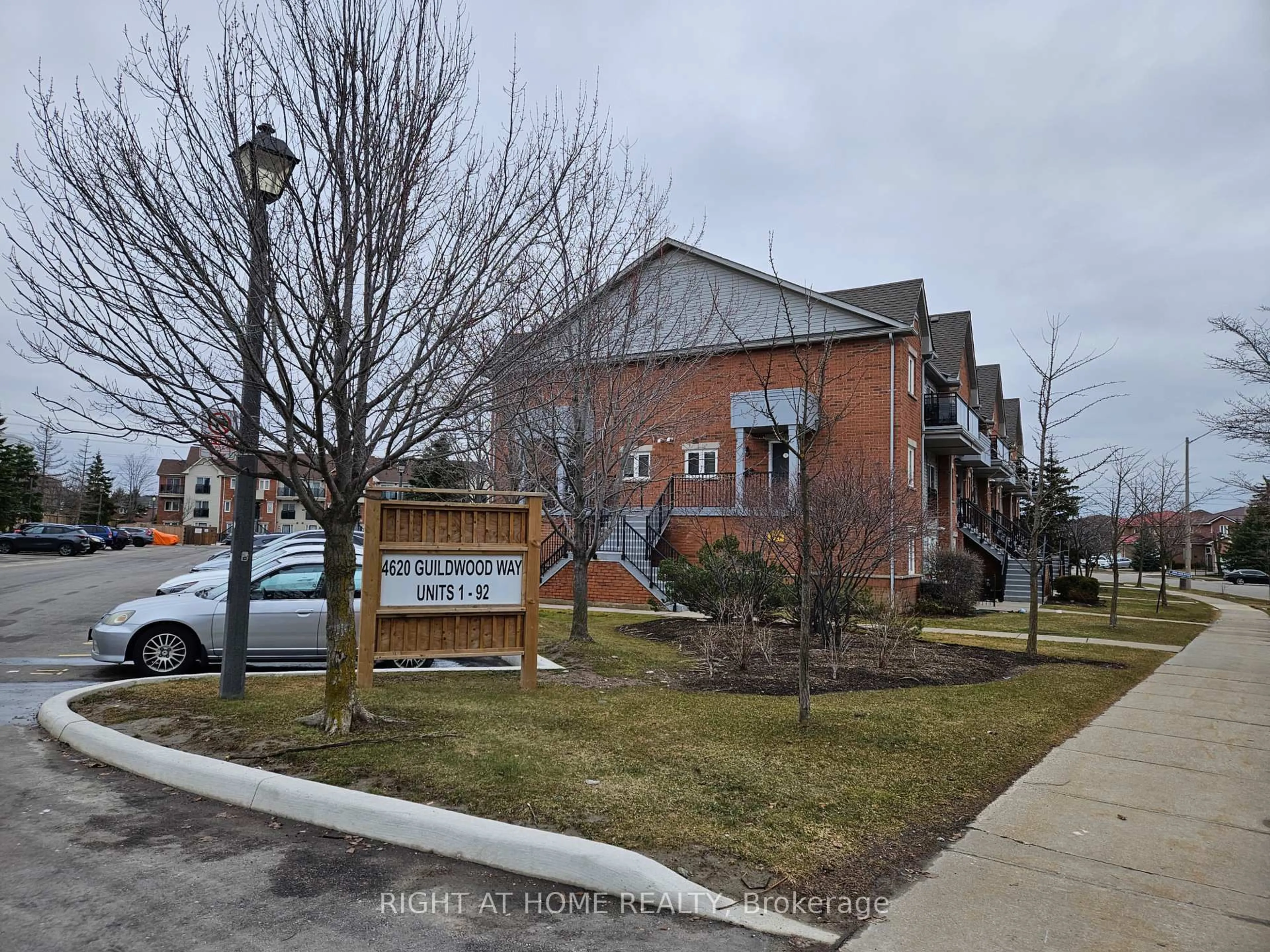 Unknown for 4620 Guildwood Way #15, Mississauga Ontario L5R 4H5