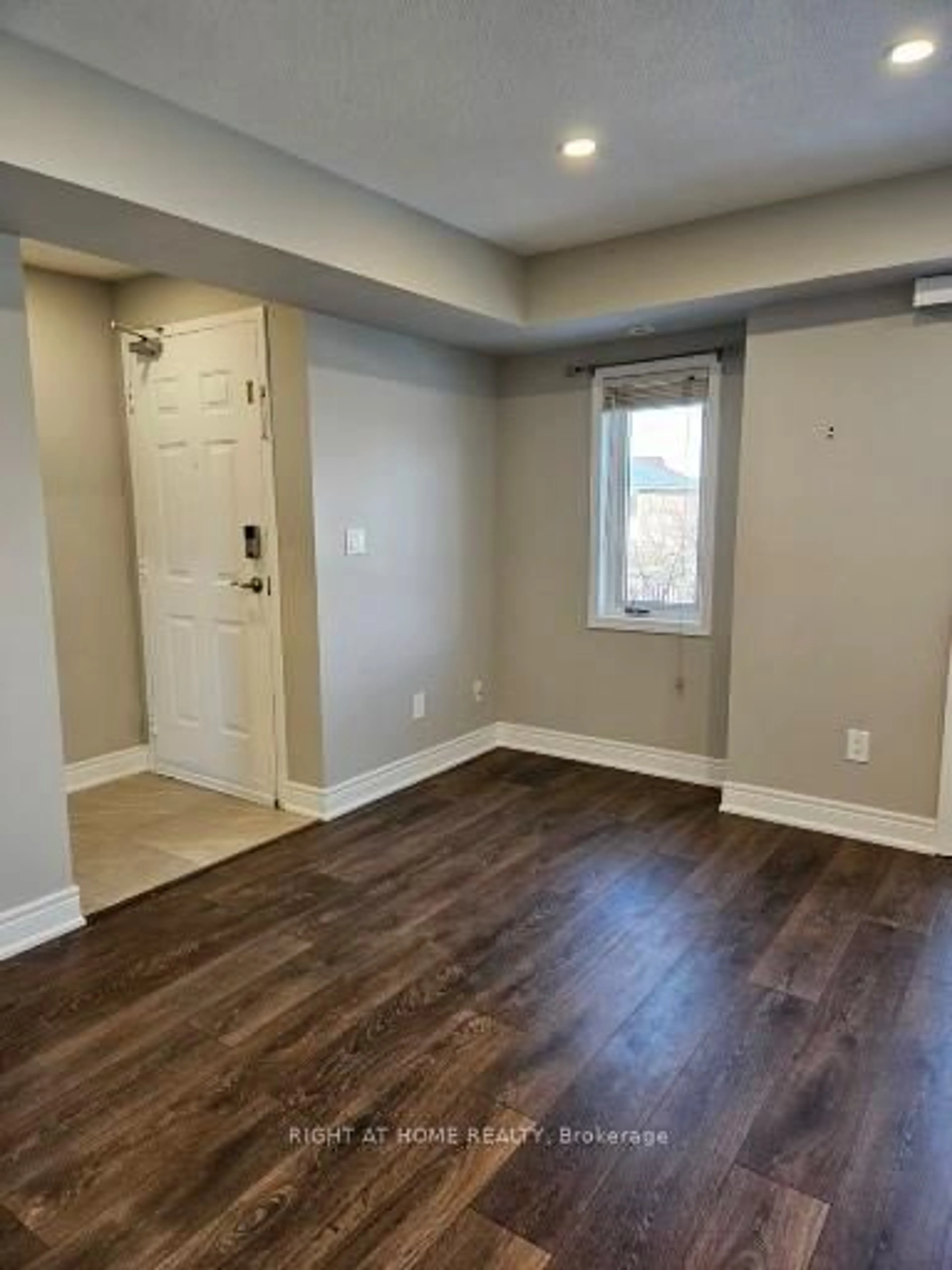 A pic of a room for 4620 Guildwood Way #15, Mississauga Ontario L5R 4H5