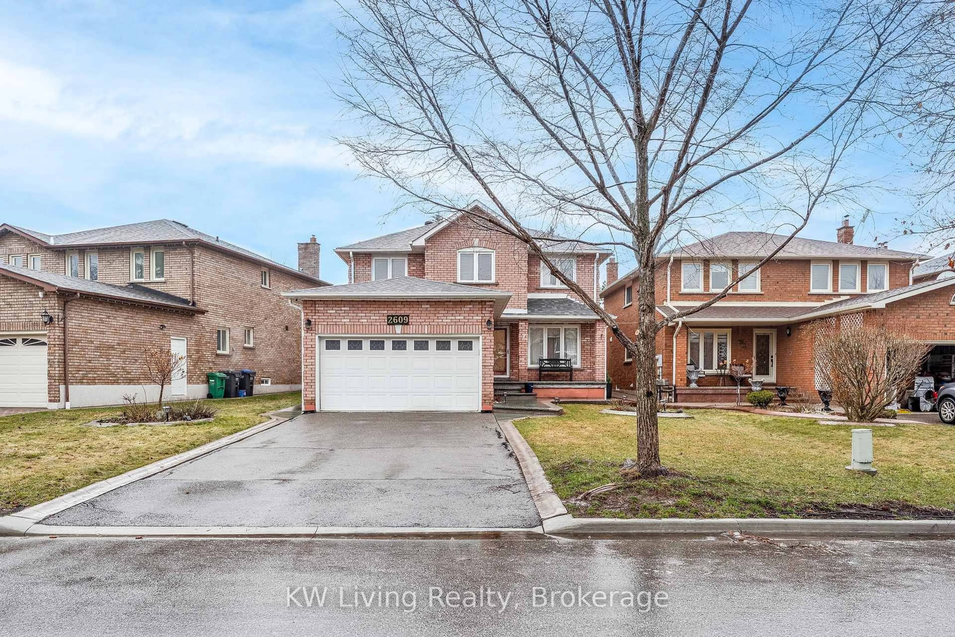 Home with brick exterior material, street for 2609 Innisfil Rd, Mississauga Ontario L5M 4J1
