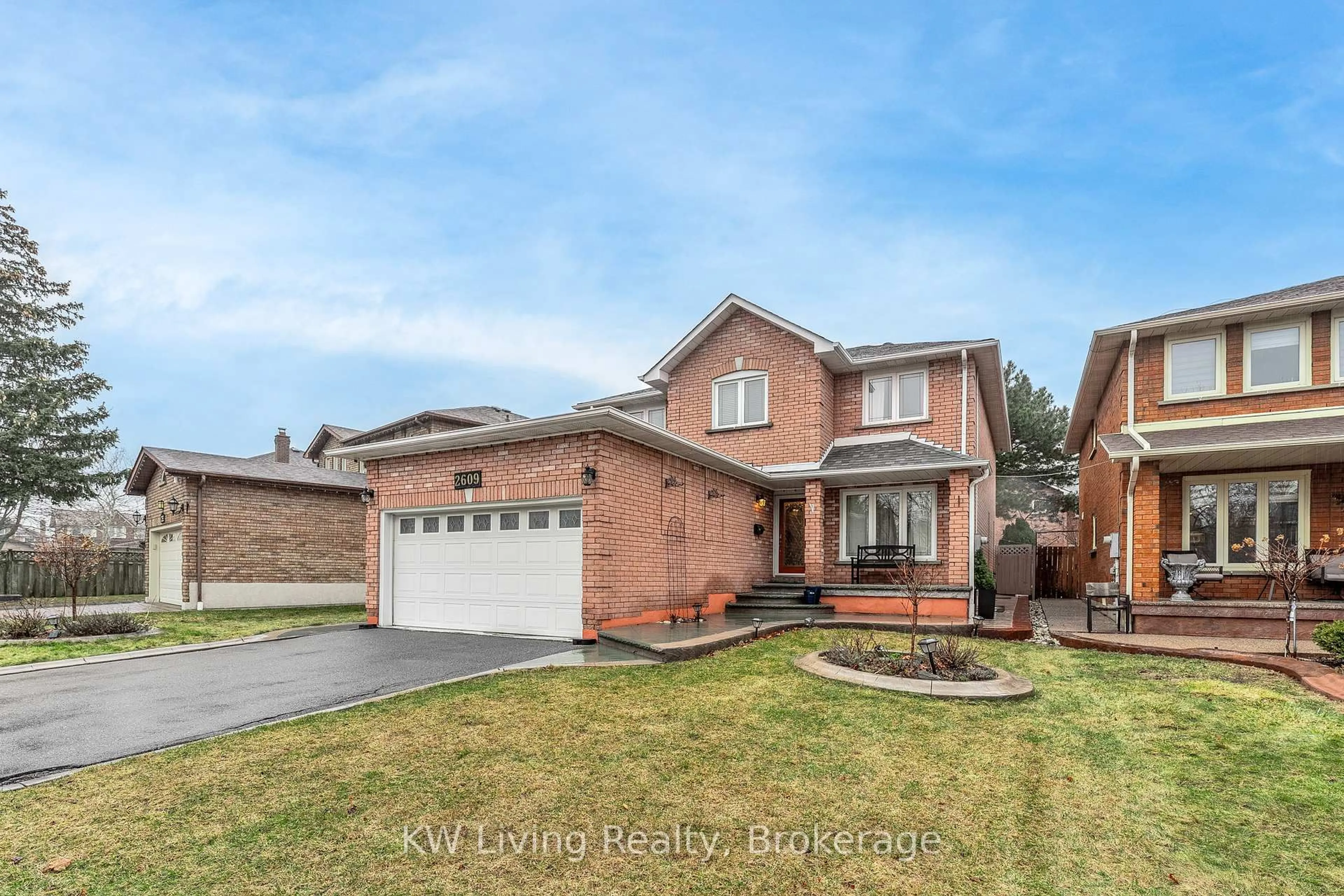 Home with brick exterior material, street for 2609 Innisfil Rd, Mississauga Ontario L5M 4J1