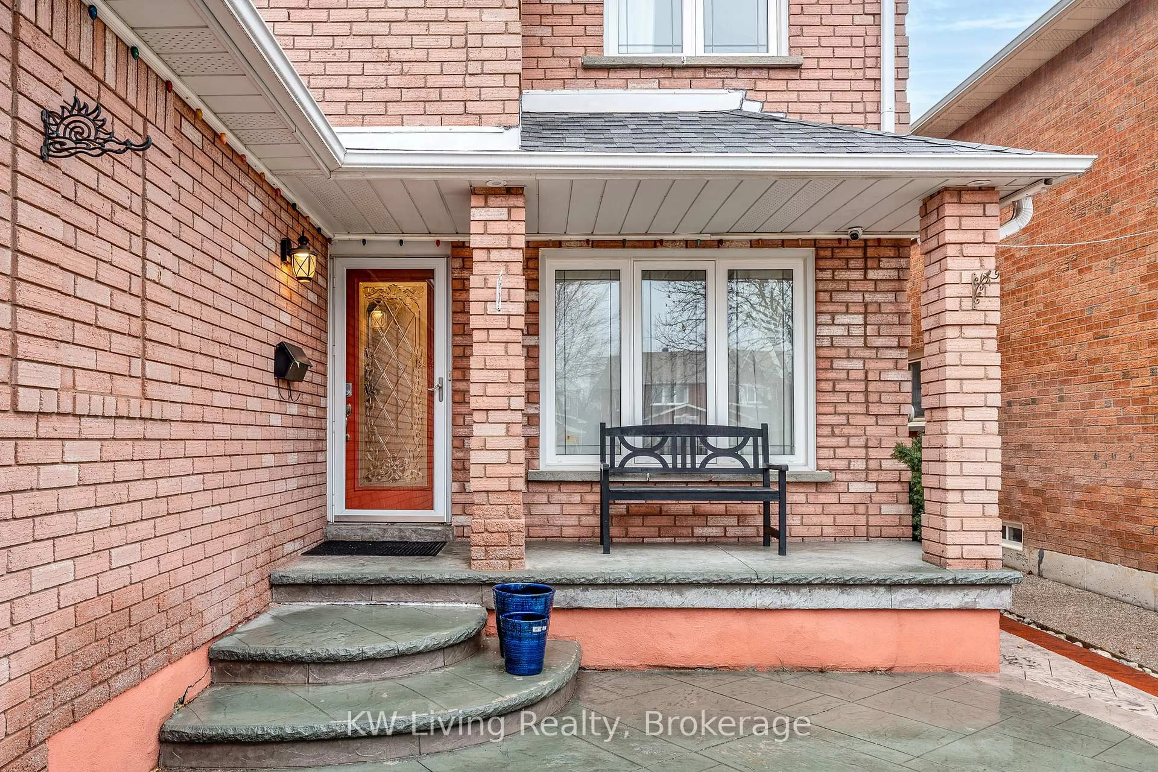 Indoor entryway for 2609 Innisfil Rd, Mississauga Ontario L5M 4J1