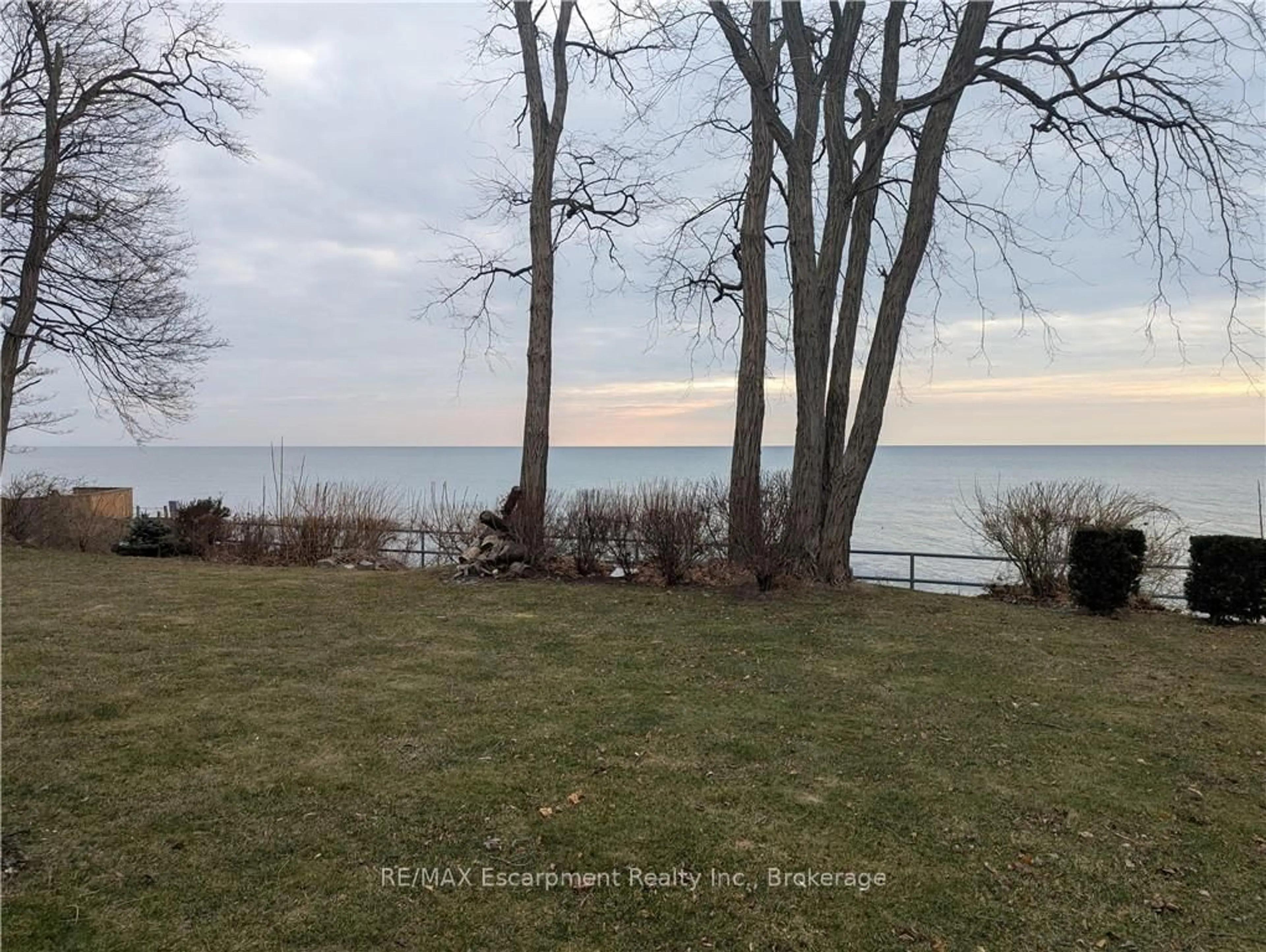 A pic from outside/outdoor area/front of a property/back of a property/a pic from drone, water/lake/river/ocean view for 3346 Lakeshore Rd, Oakville Ontario L6L 6S6