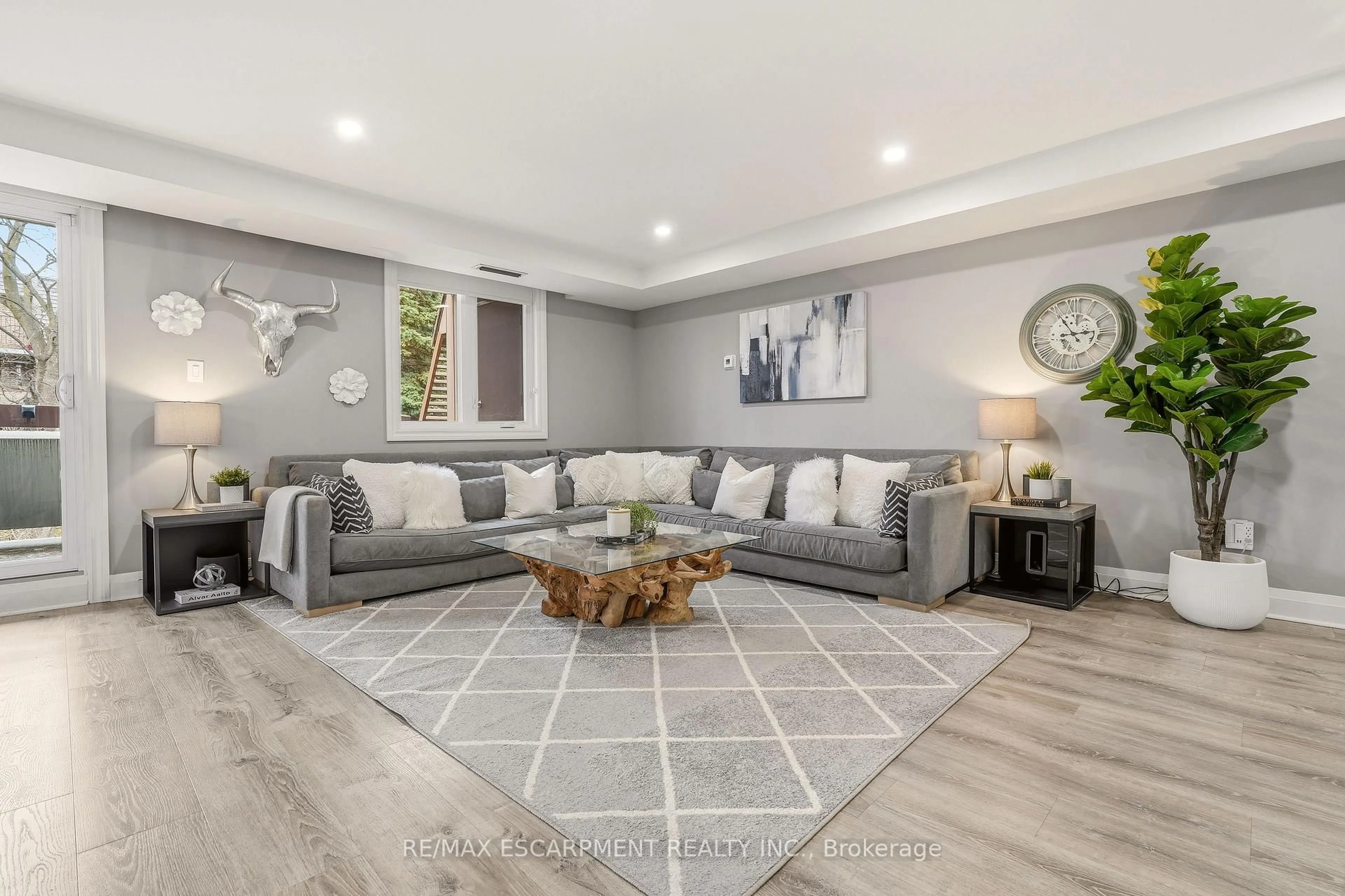 Living room with furniture, unknown for 1250 Mississauga Valley Blvd #177, Mississauga Ontario L5A 3R6