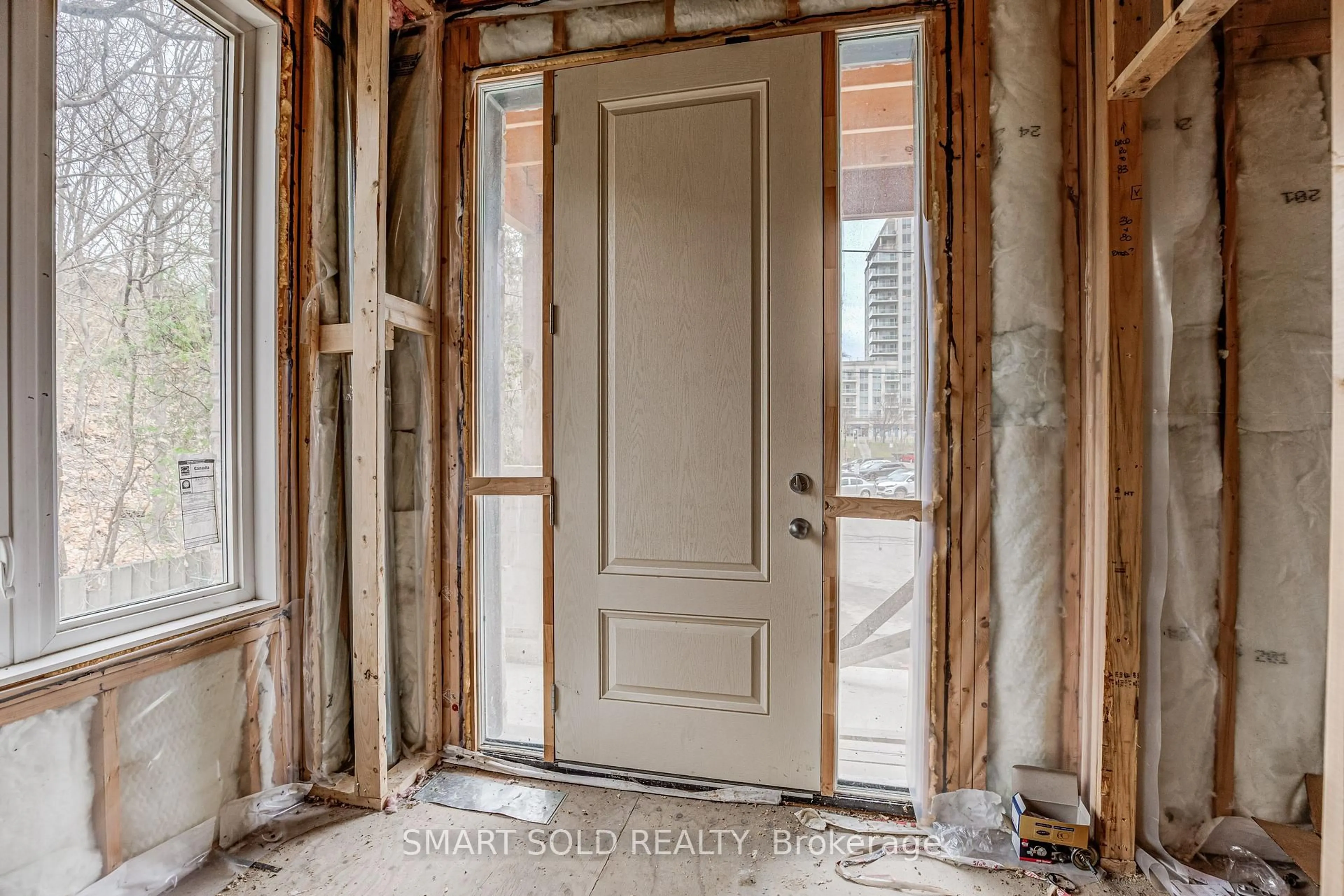 Indoor entryway for 4 Forty Third St, Toronto Ontario M8W 3P6