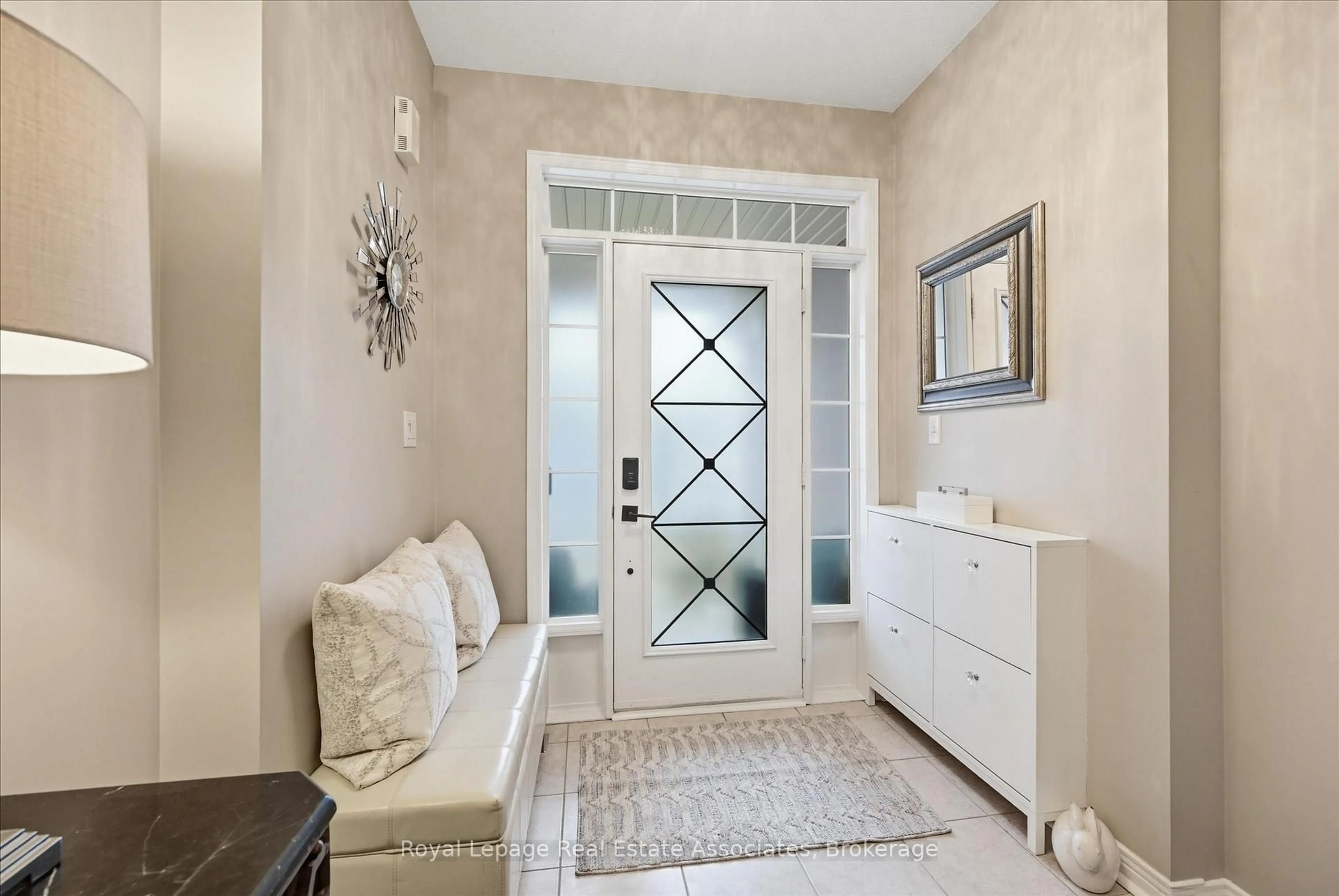 Indoor entryway for 4241 Sarazen Dr #41, Burlington Ontario L7M 5B7