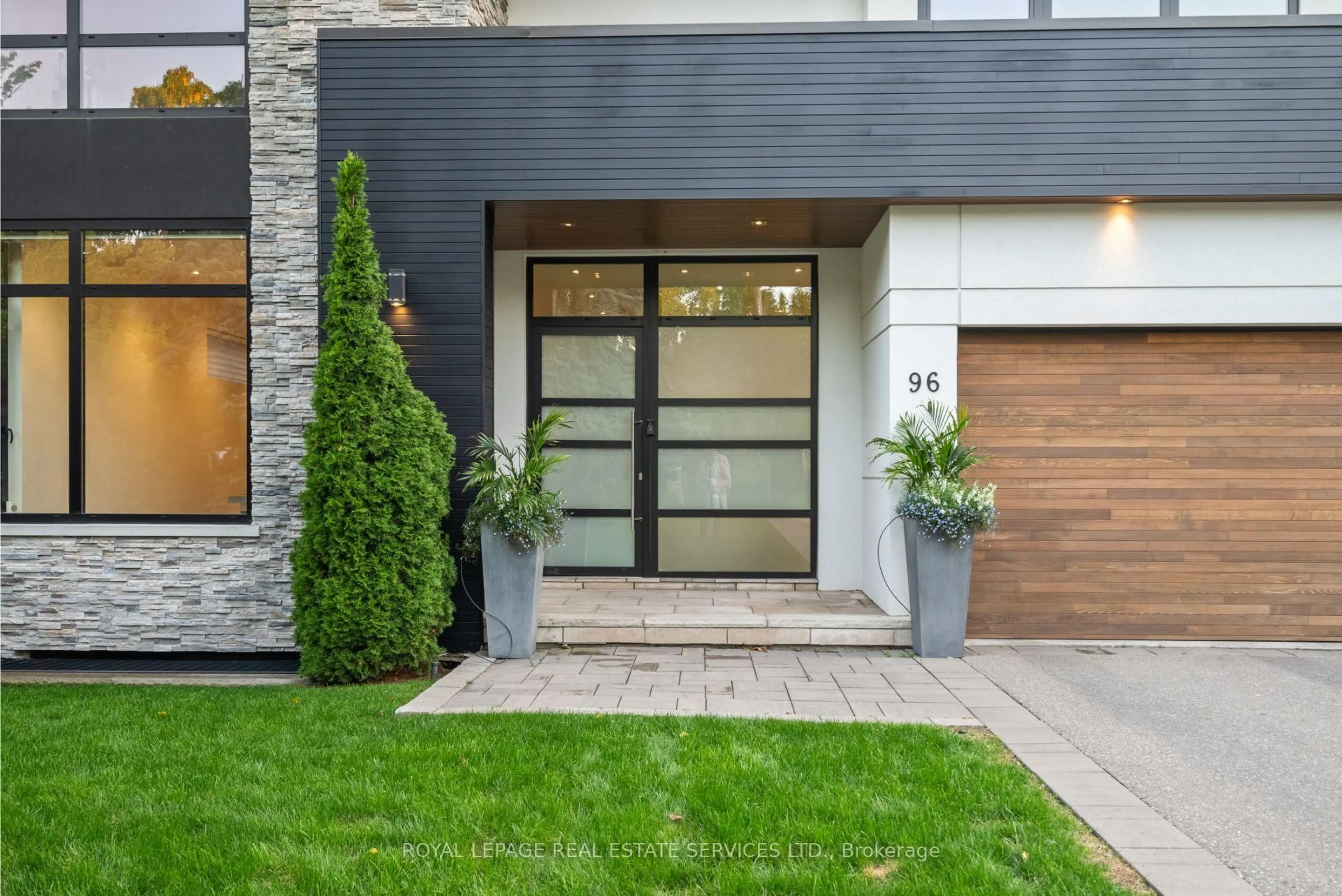 Unknown for 96 Montgomery Rd, Toronto Ontario M9A 3N5