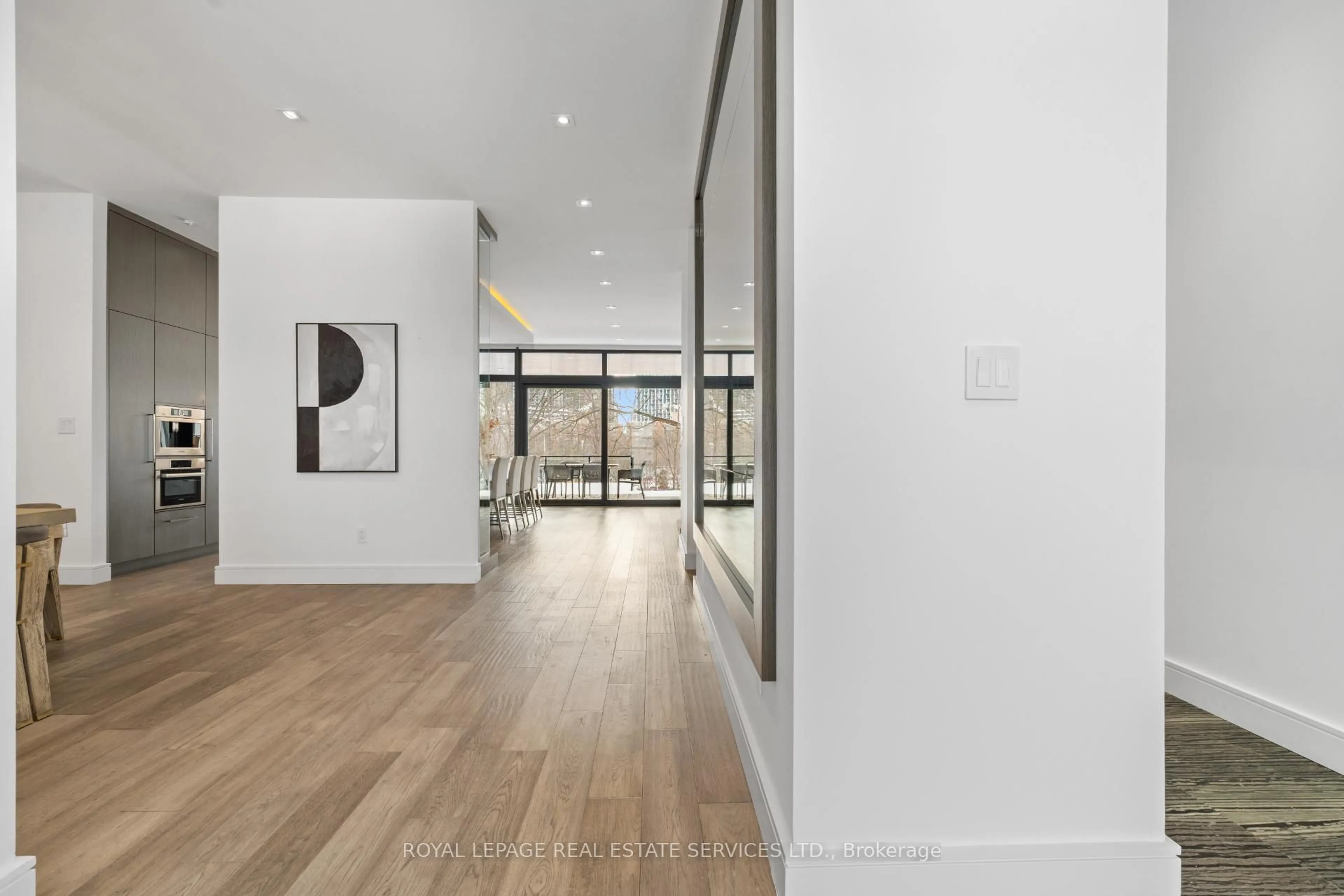 Indoor foyer for 96 Montgomery Rd, Toronto Ontario M9A 3N5