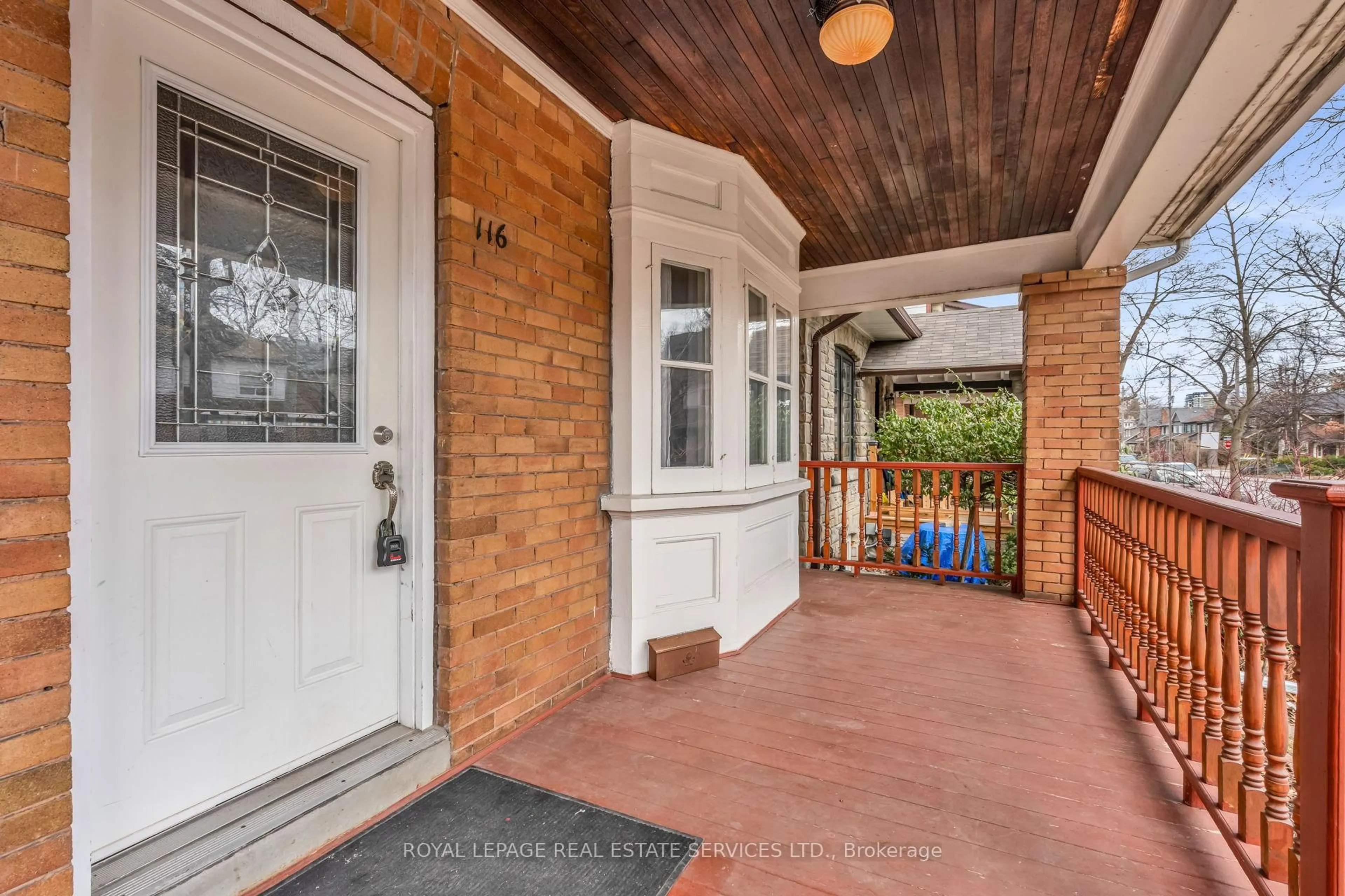 Indoor entryway for 116 Colbeck St, Toronto Ontario M6S 1V4