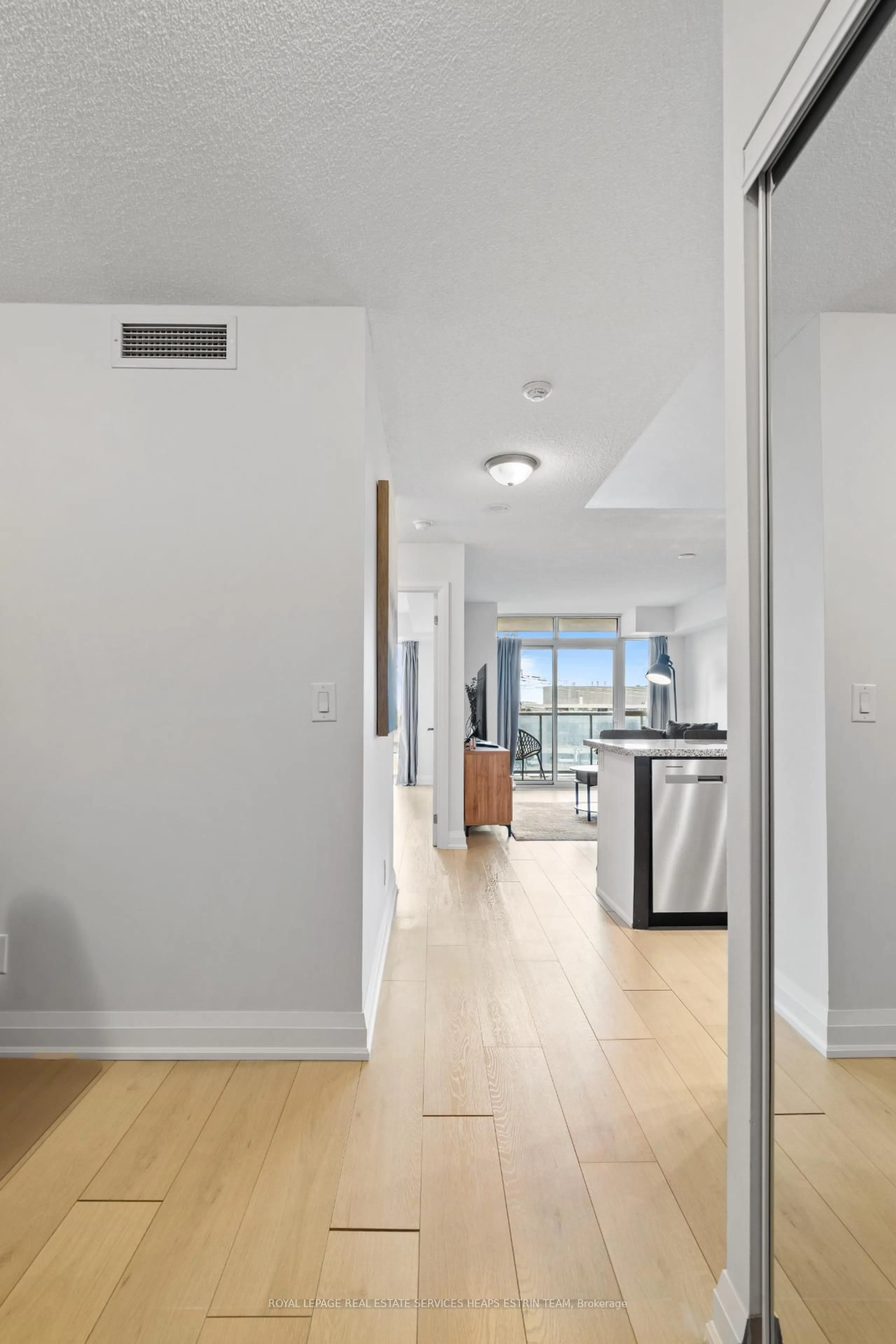 Unknown for 3 Michael Power Pl #606, Toronto Ontario M9A 0A2