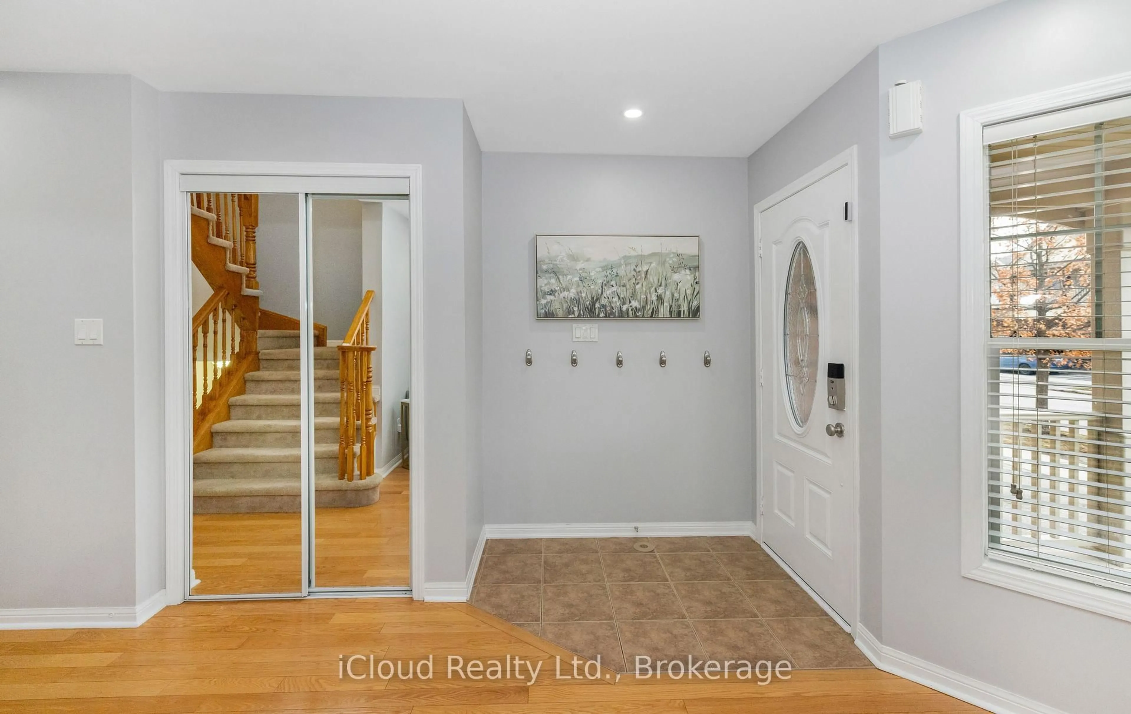 Indoor entryway for 935 Vickerman Way, Milton Ontario L9T 0K5