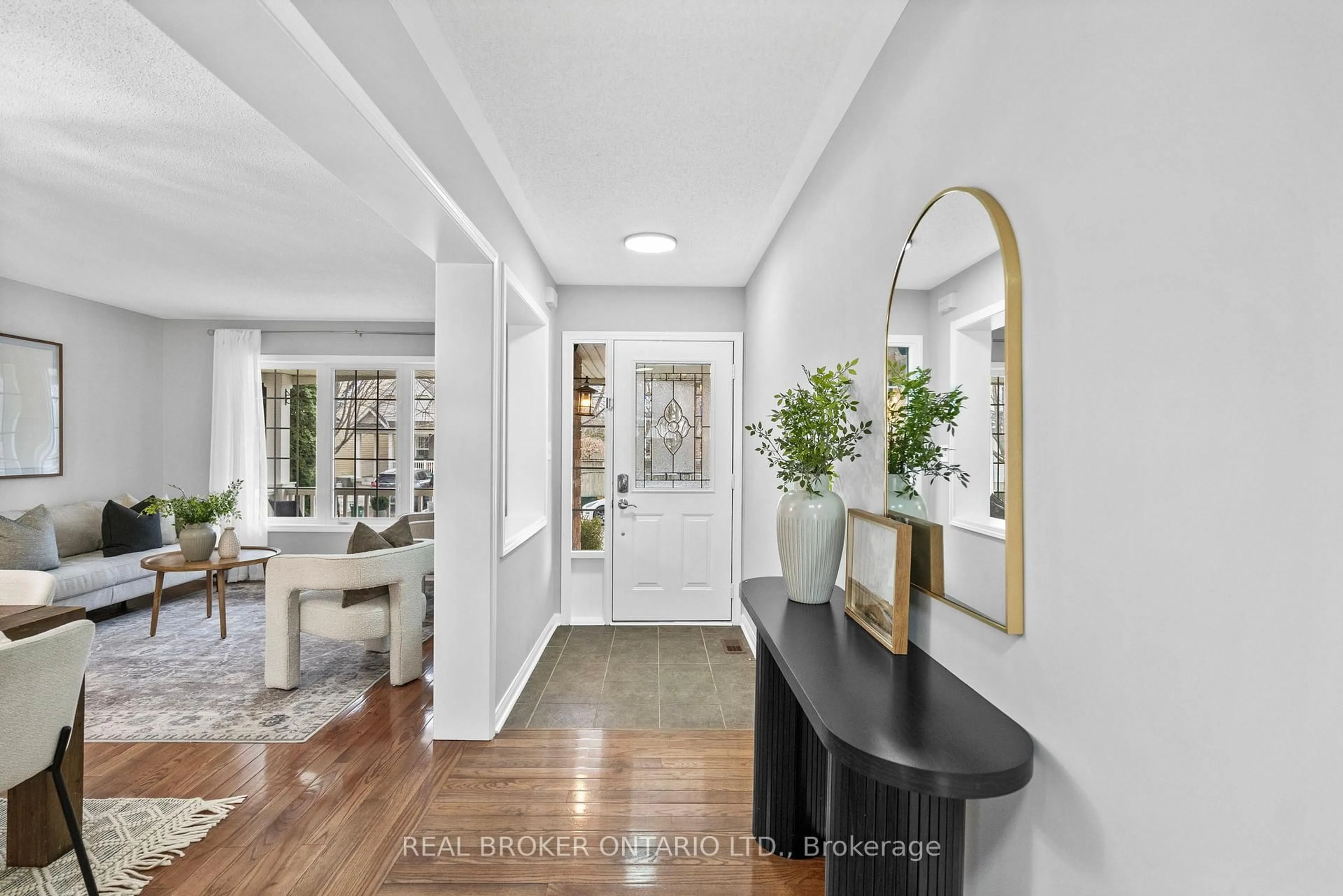 Indoor entryway for 1537 Morse Pl, Milton Ontario L9T 5V5