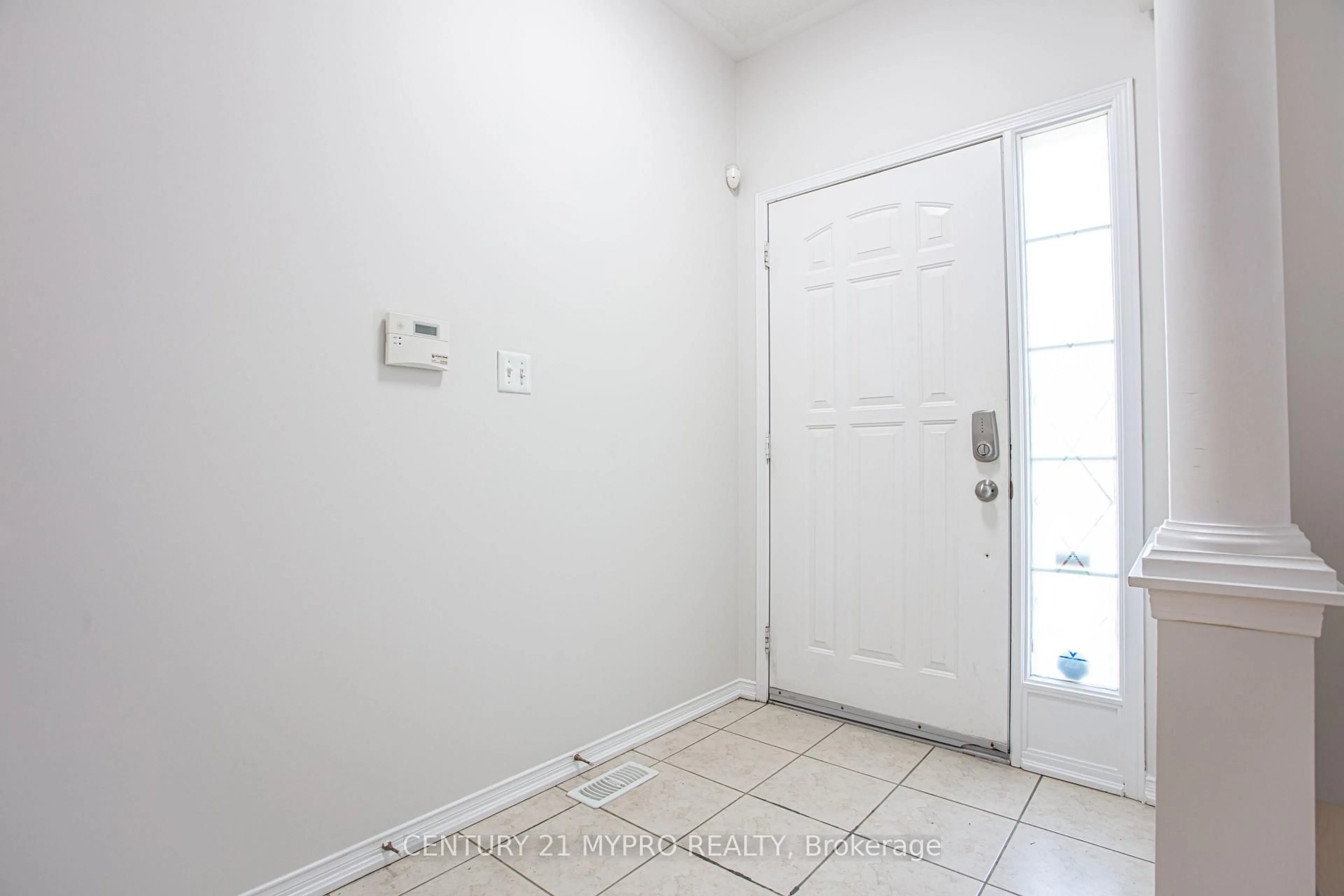 Indoor entryway for 22 Mansur Terr, Toronto Ontario M3J 3R1